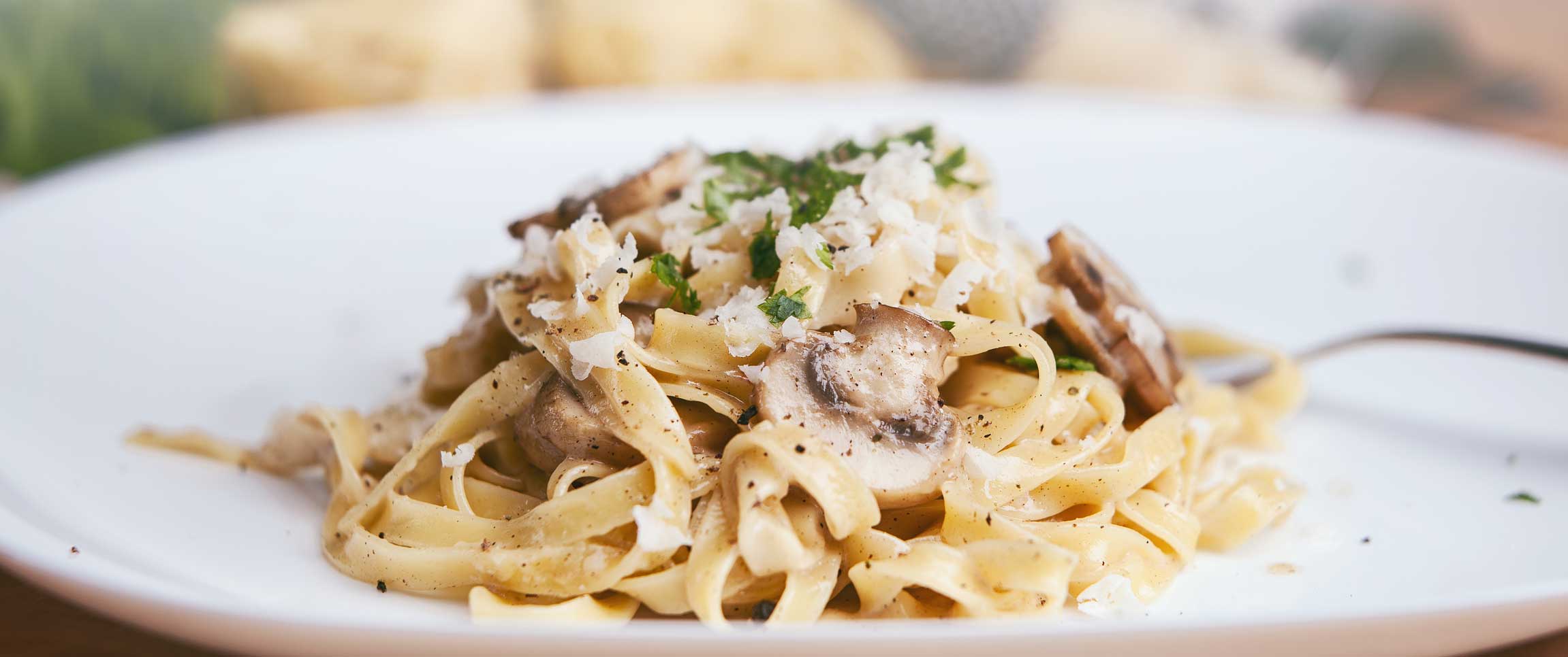 Articles/performancefoodservice-GetInspired-Mushrooms-heroFull