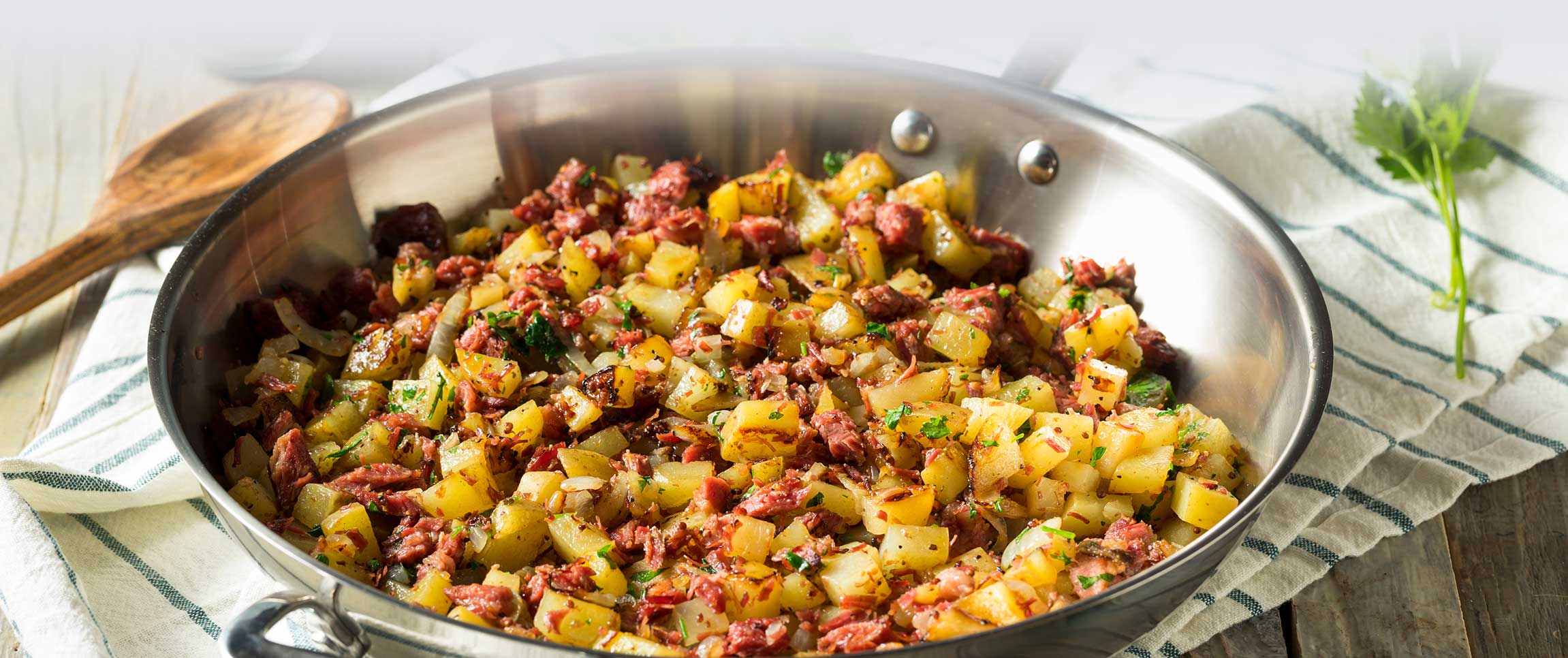 Hero - Full Width/performancefoodservice-Recipes-CornedBeefHash-herofull