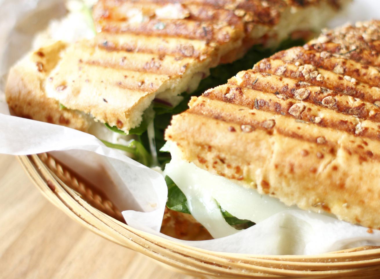 Hero - Half Width/performancefoodservice-Recipes-APPLE_GRILLED_CHEESE-heroHalf
