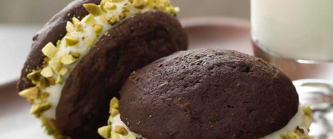 Hero - Full Width/performancefoodservice-Recipes-WHOOPIEPIE-heroFull