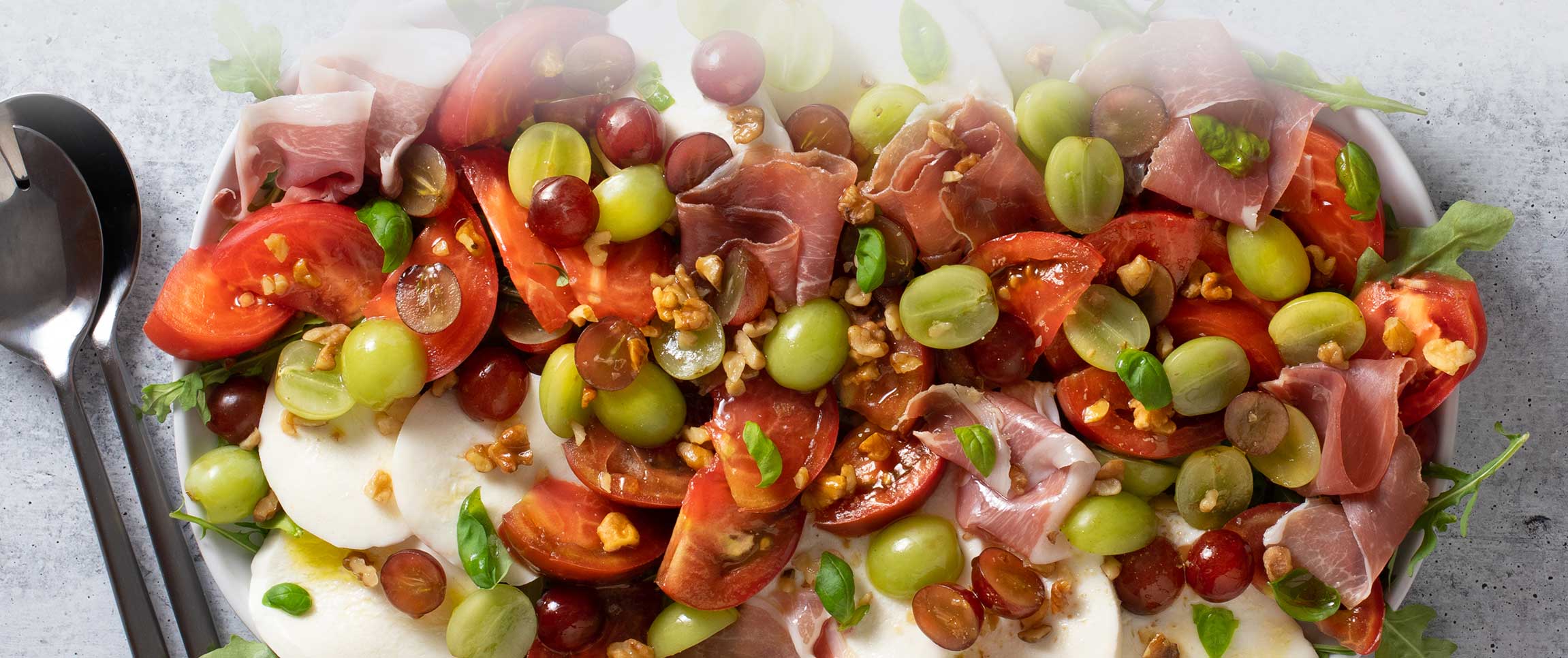 Hero - Full Width/performancefoodservice-recipes-GrapeCapreseSaladPlatter-herofull