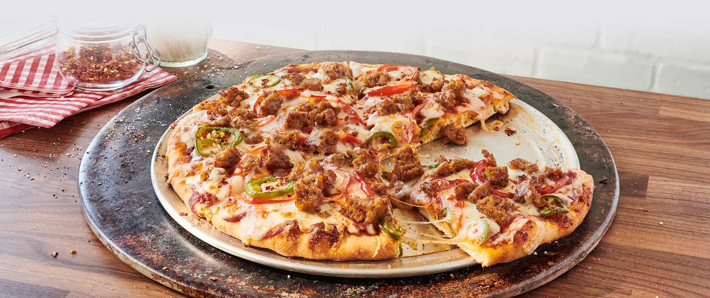 Hero - Full Width/performancefoodservice-Recipes-SspicySicilianPizza-herofull