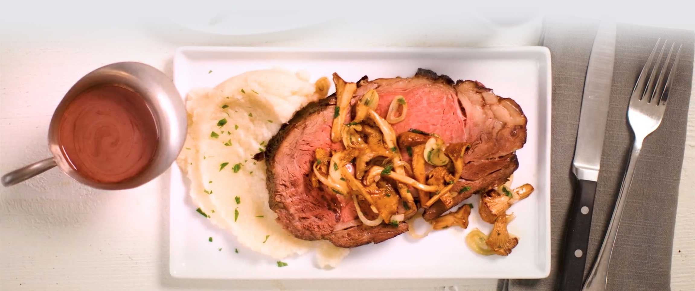 Hero - Full Width/Performancefoodservice-Recipes-Prime_Rib_in_Beurre_Rouge_Sauce-herofull