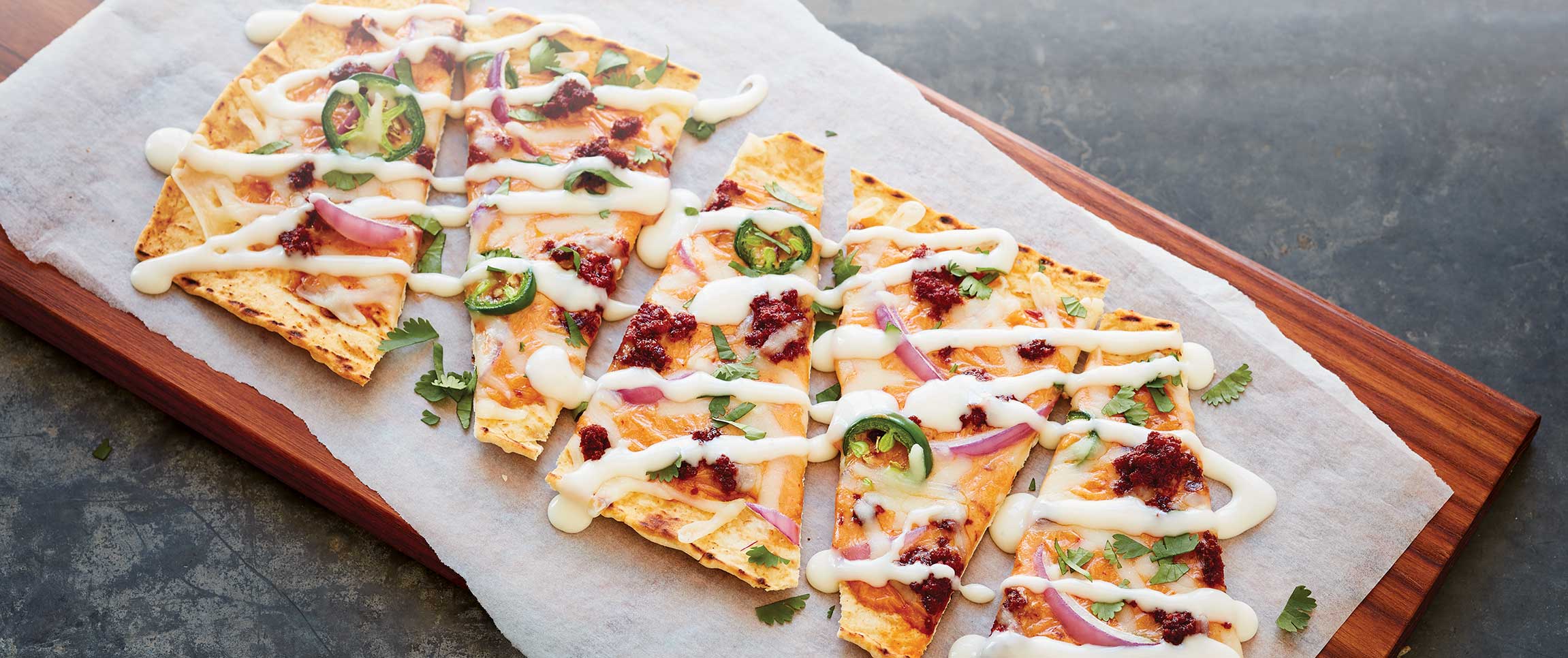 Hero - Full Width/performancefoodservice-recipes-ChorizoFlatbread-HeroFull