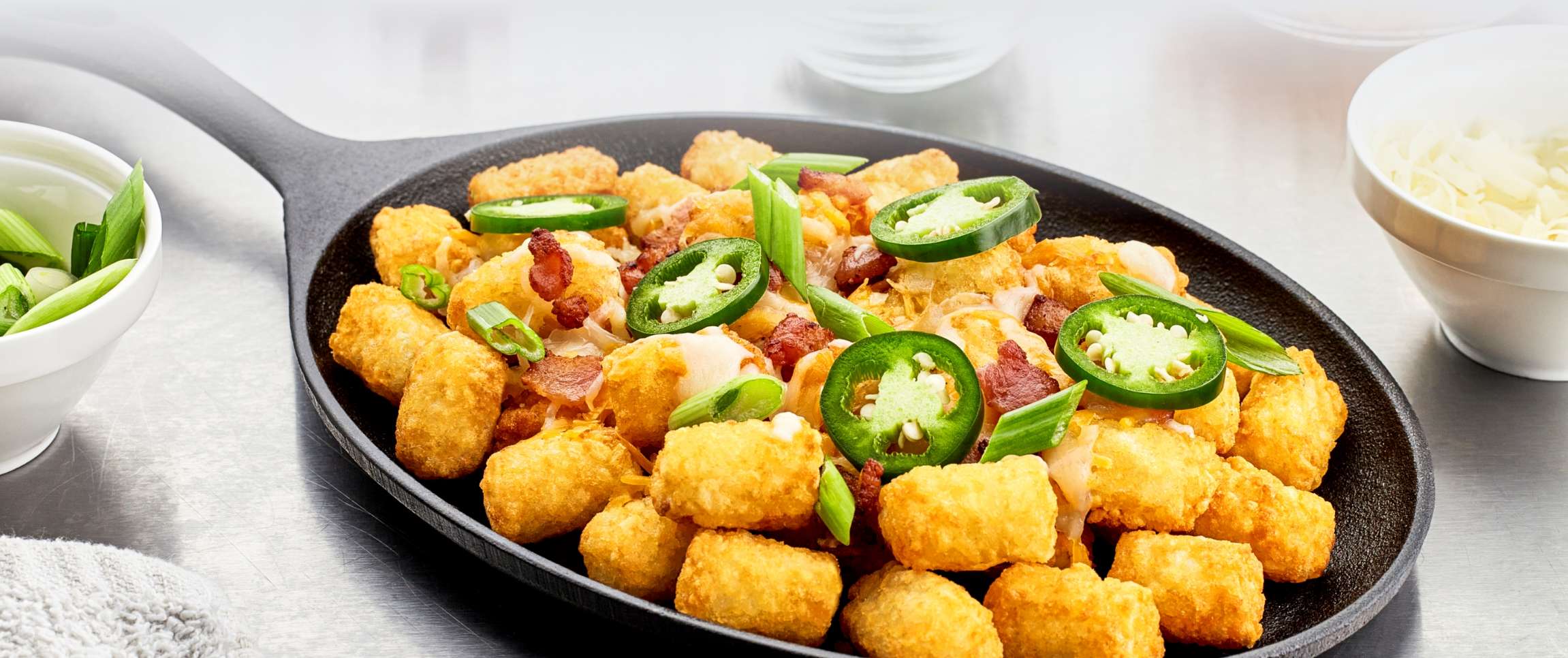 Hero - Full Width/performancefoodservice-Recipes-Jalapeno_Popper_Tots-herofull