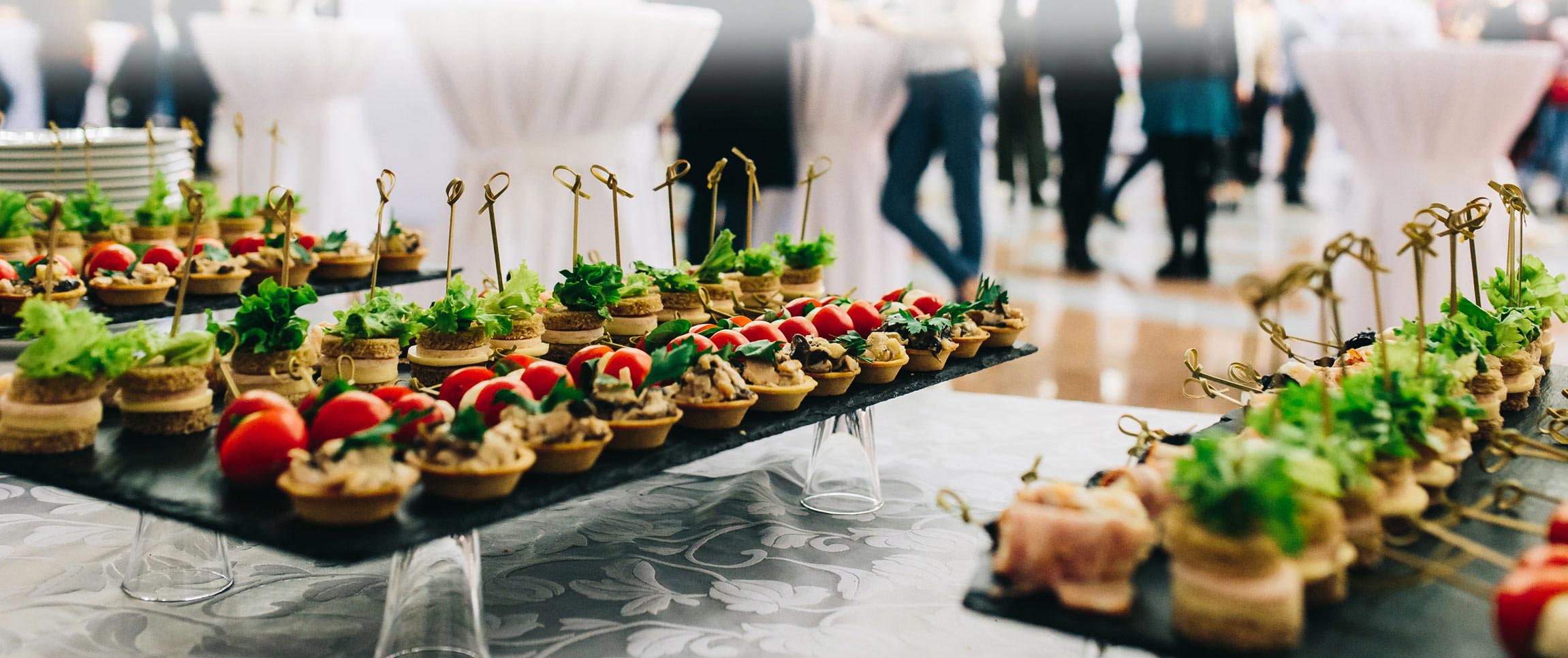 Articles/performancefoodservice-GetInspired-HolidayCatering-heroFull