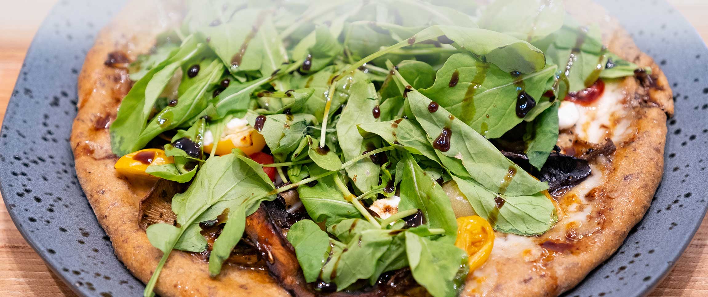 Hero - Full Width/performancefoodservice-Recipes-RoastedMushroomPizza-herofull