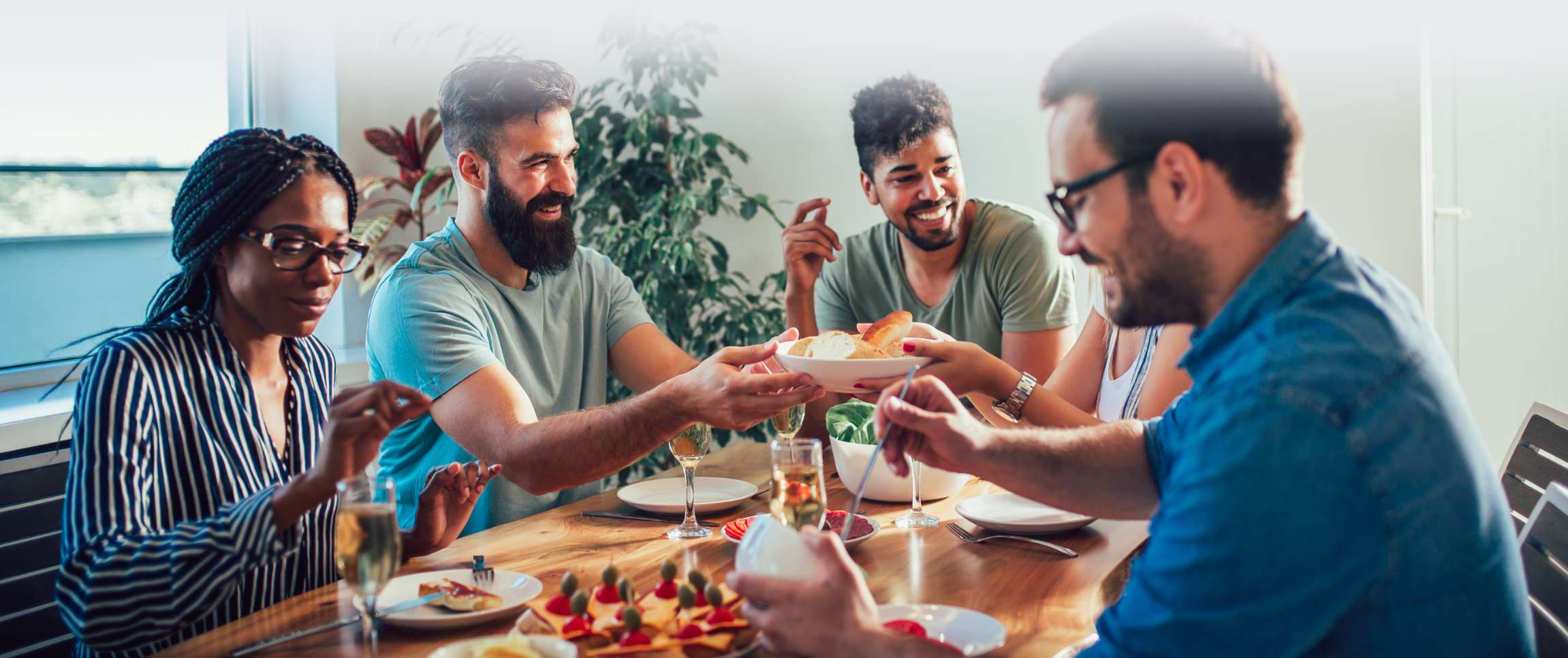 Articles/performancefoodservice-GetInspired-Happy_Friendsgiving-heroFull