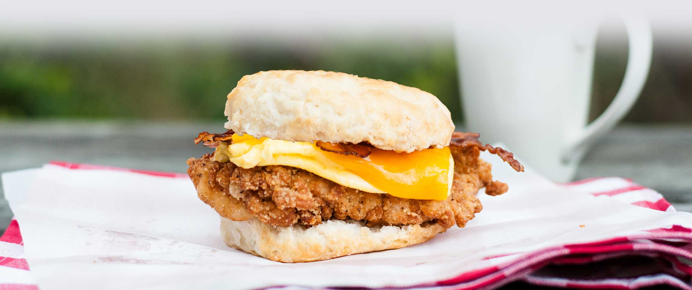 Hero - Full Width/performancefoodservice-recipes-ChickenBreakfastSandwich-herofull
