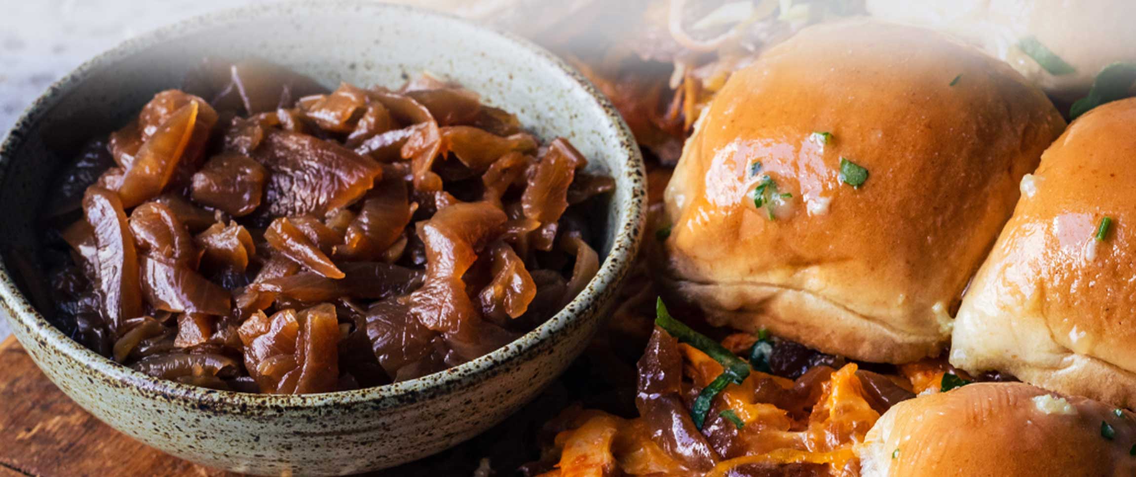 Hero - Full Width/Performancefoodservice-recipe-caramelizedonionsliders-herofull