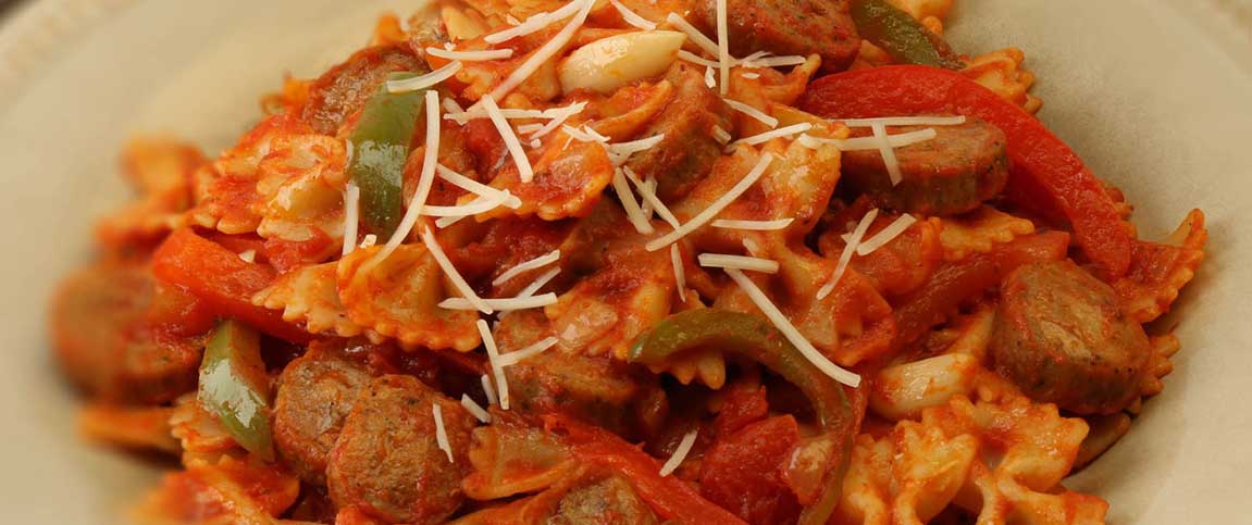 Hero - Full Width/performancefoodservice-Recipes-SKILLET_CHICKEN_SAUS_PEP_W_PASTA-heroFull