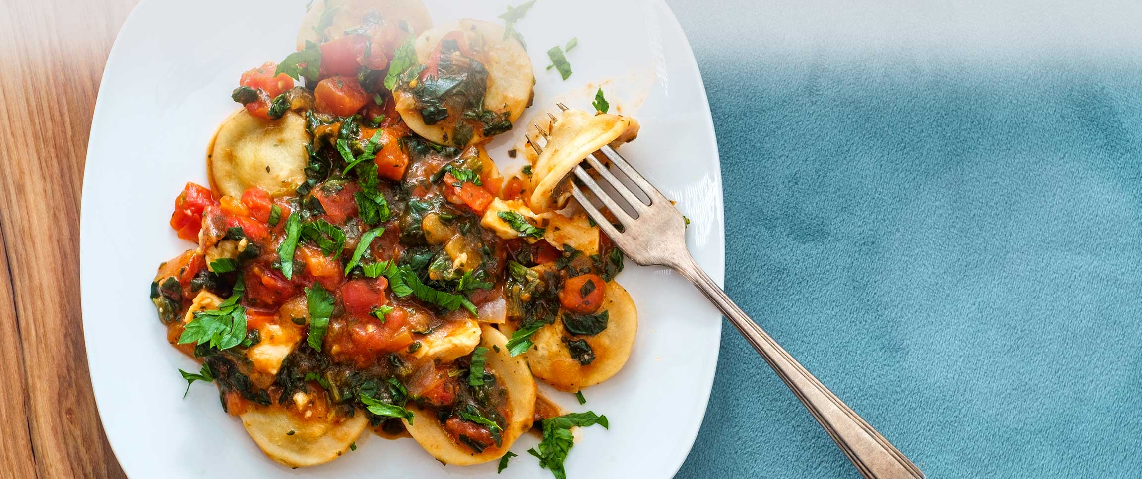 Hero - Full Width/performancefoodservice-Recipe-Ravioli_Chicken_SunDried_Tomatoes-HeroFull