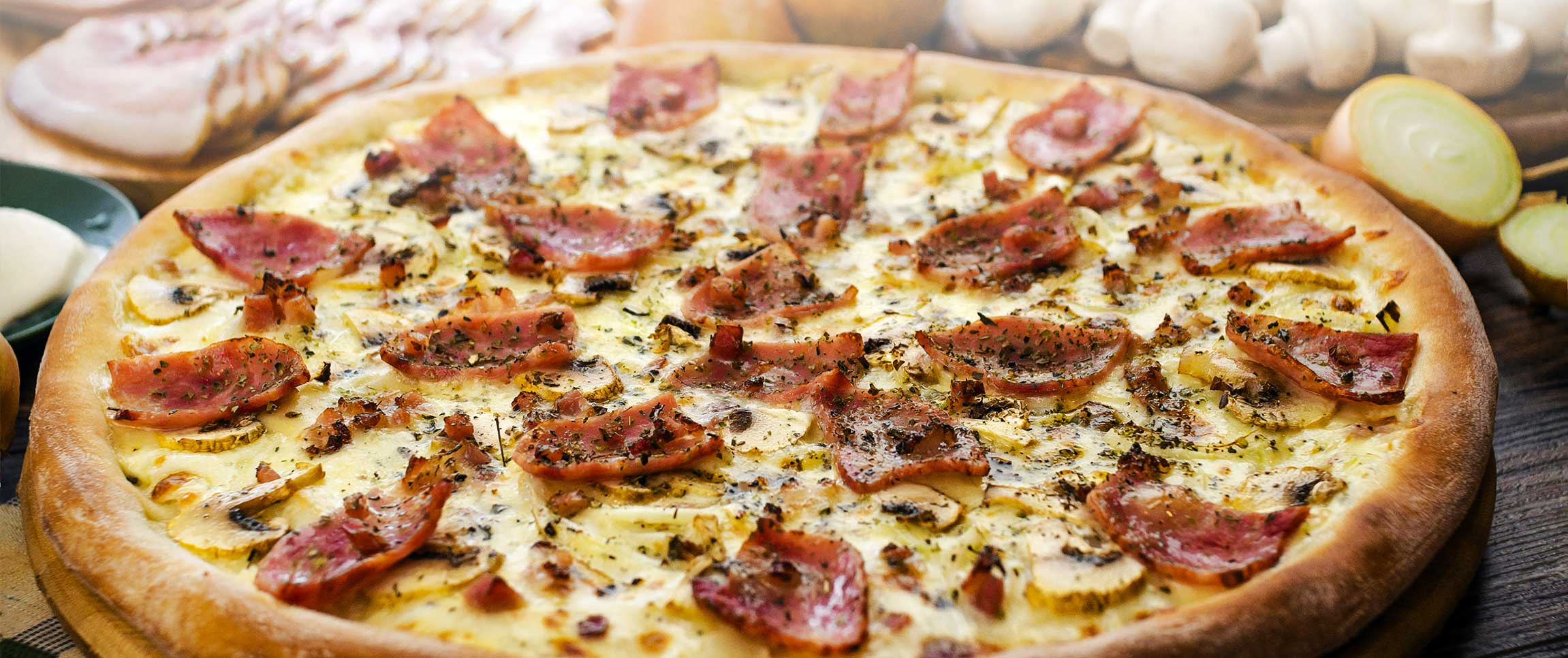 Articles/performancefoodservice-GetInspired-PorkToppedPizza-heroFull