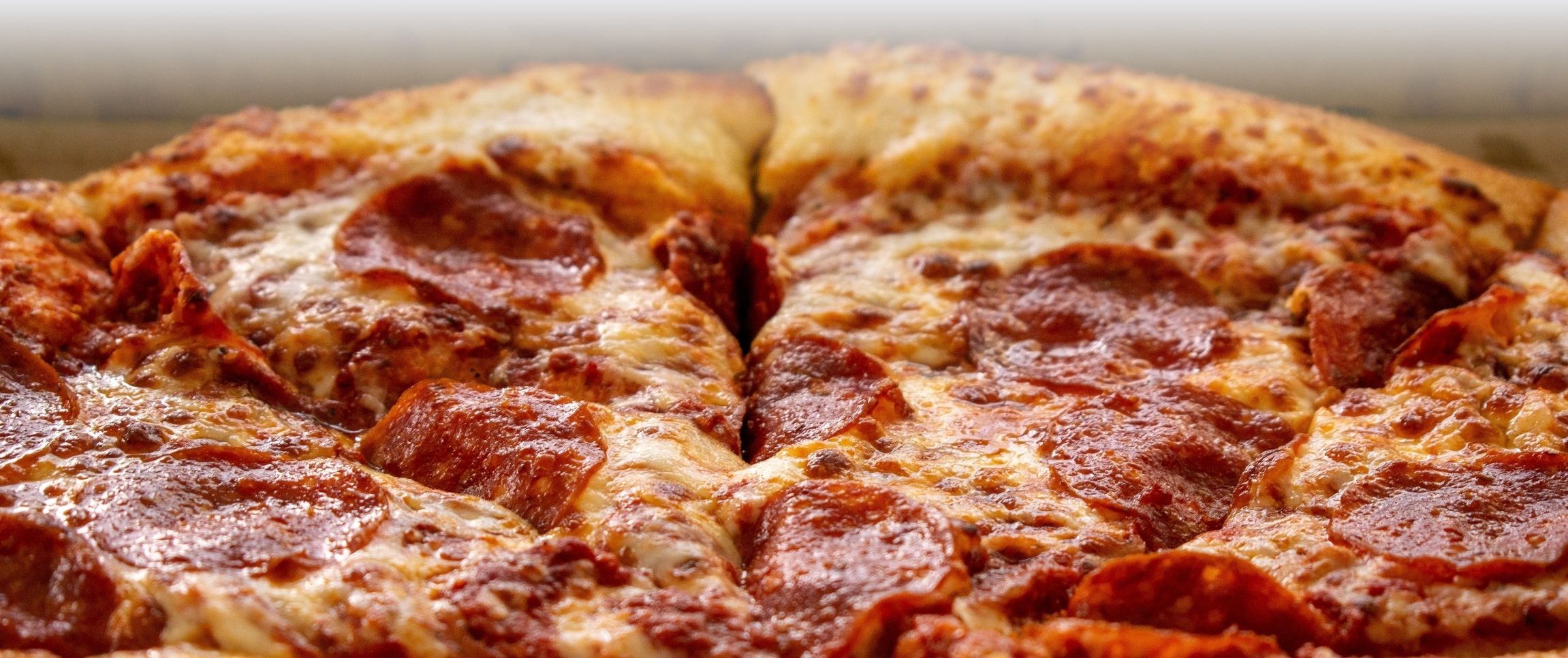 Hero - Full Width/performancefoodservice-Recipes-Classic_Pepperoni_Pizza-herofull