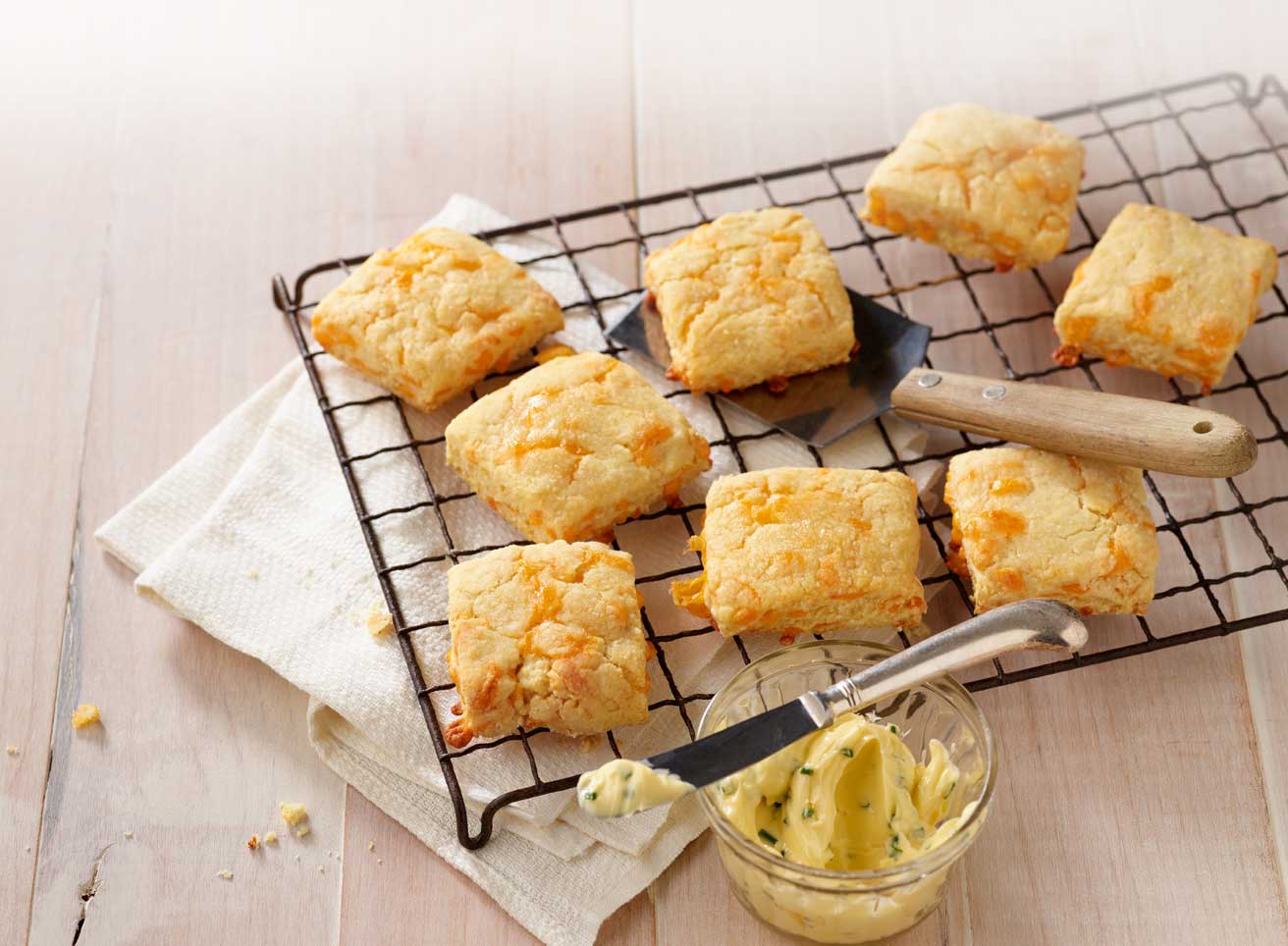 Hero - Half Width/performancefoodservice-Recipes-GritsBiscuit-heroHalf