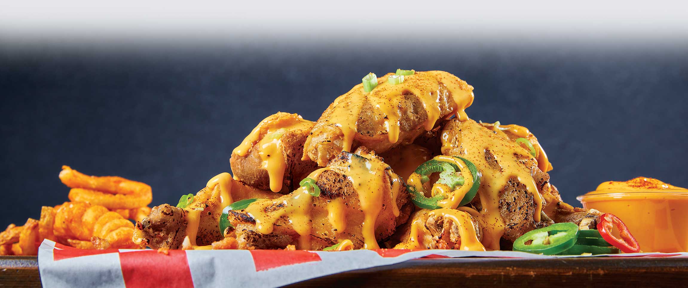 Hero - Full Width/performancefoodservice-recipes-CheesyChickenWings-herofull