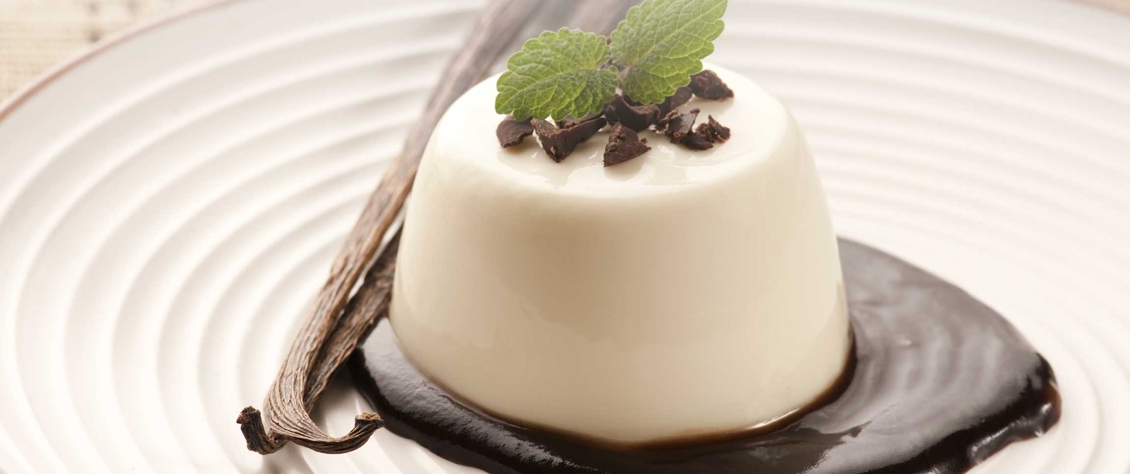 performancefoodservice-Recipes-PANNACOTTA-heroFull/performancefoodservice-recipes-VanillaPannaCotta-HeroFull