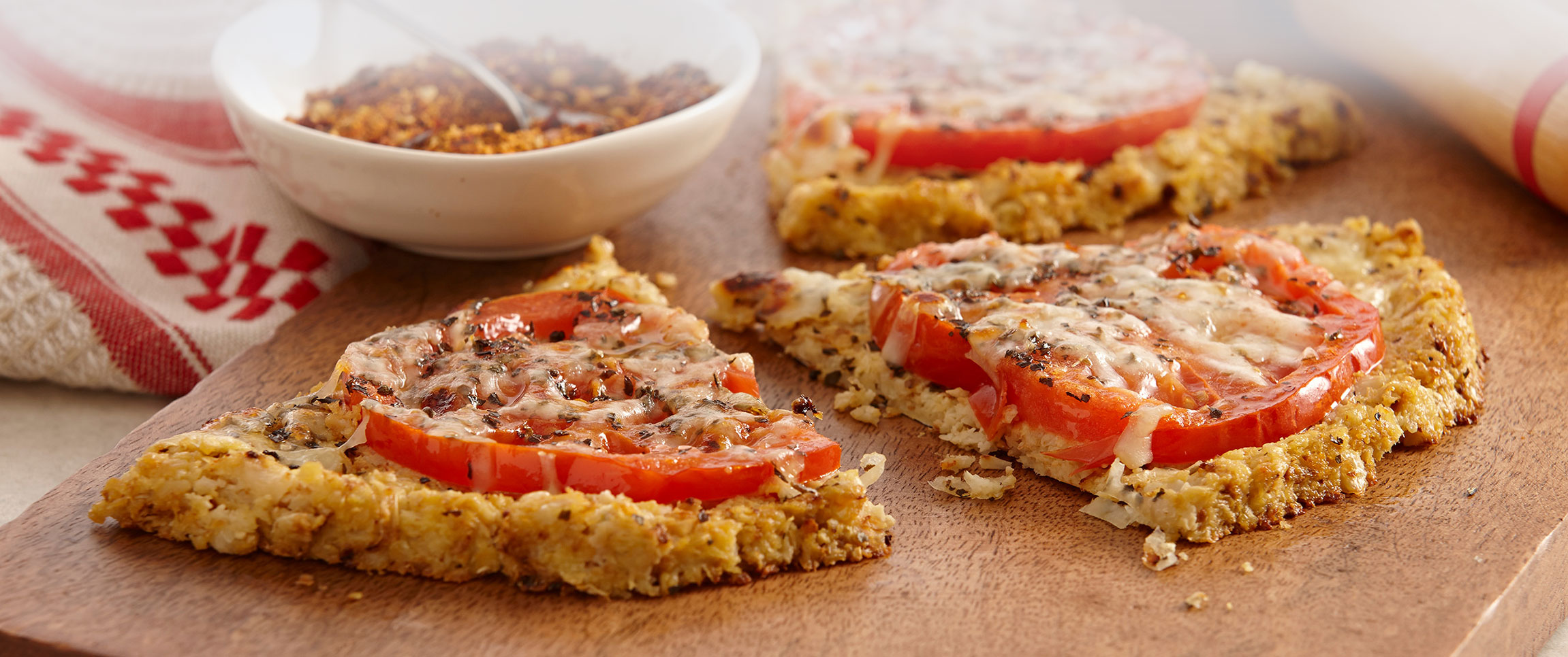 Hero - Full Width/performancefoodservice-Recipe-CauliflowerTomatoPizza-herofull