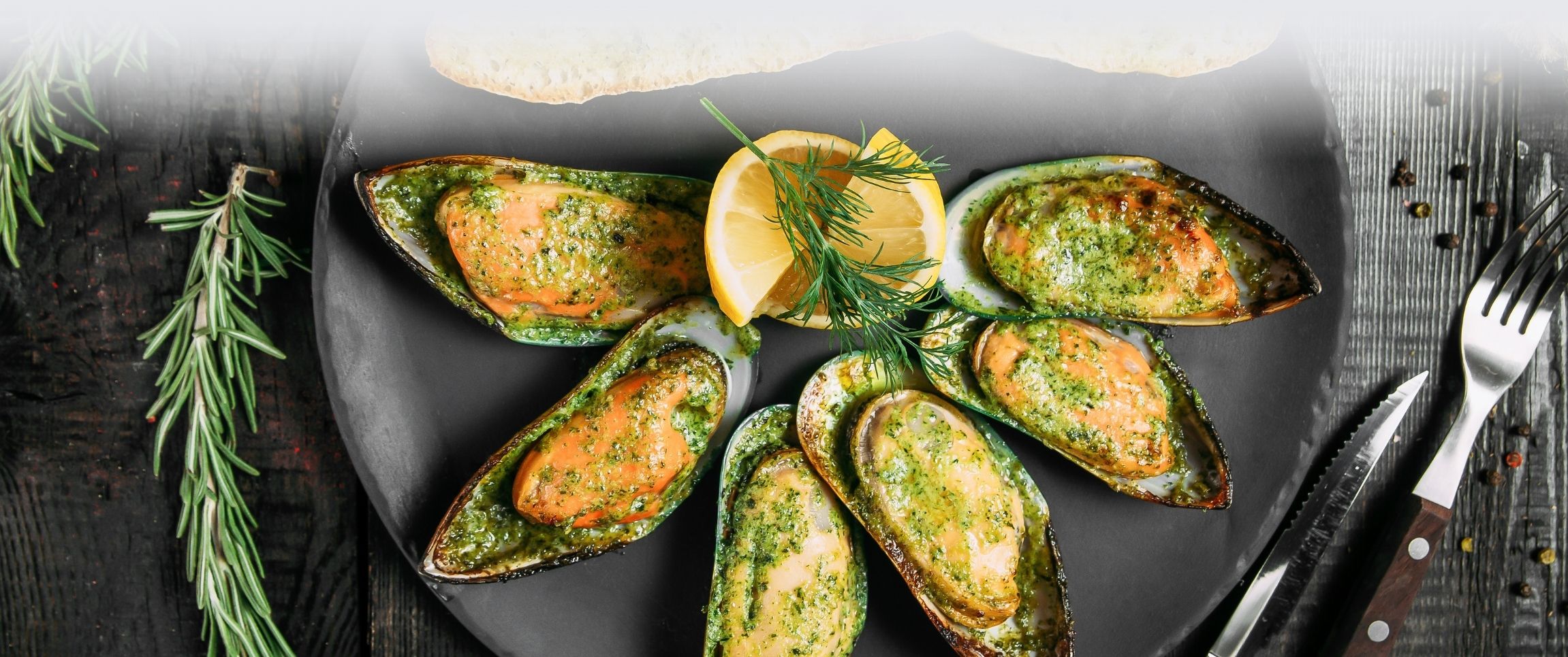 Hero - Full Width/performancefoodservice-Recipes-Chargrilled_Pesto_Mussels-herofull