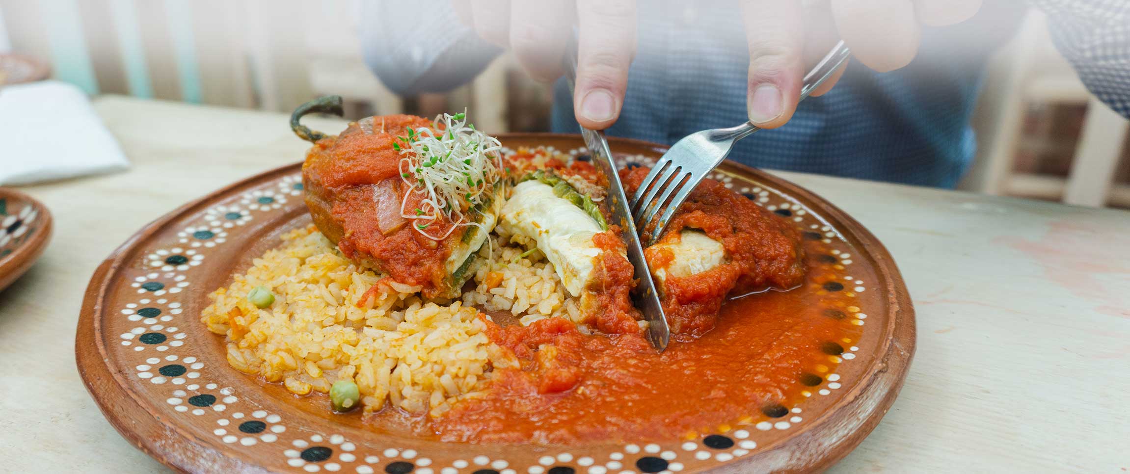 Hero - Full Width/Performancefoodservice-recipe-StuffedChileRellenos-herofull