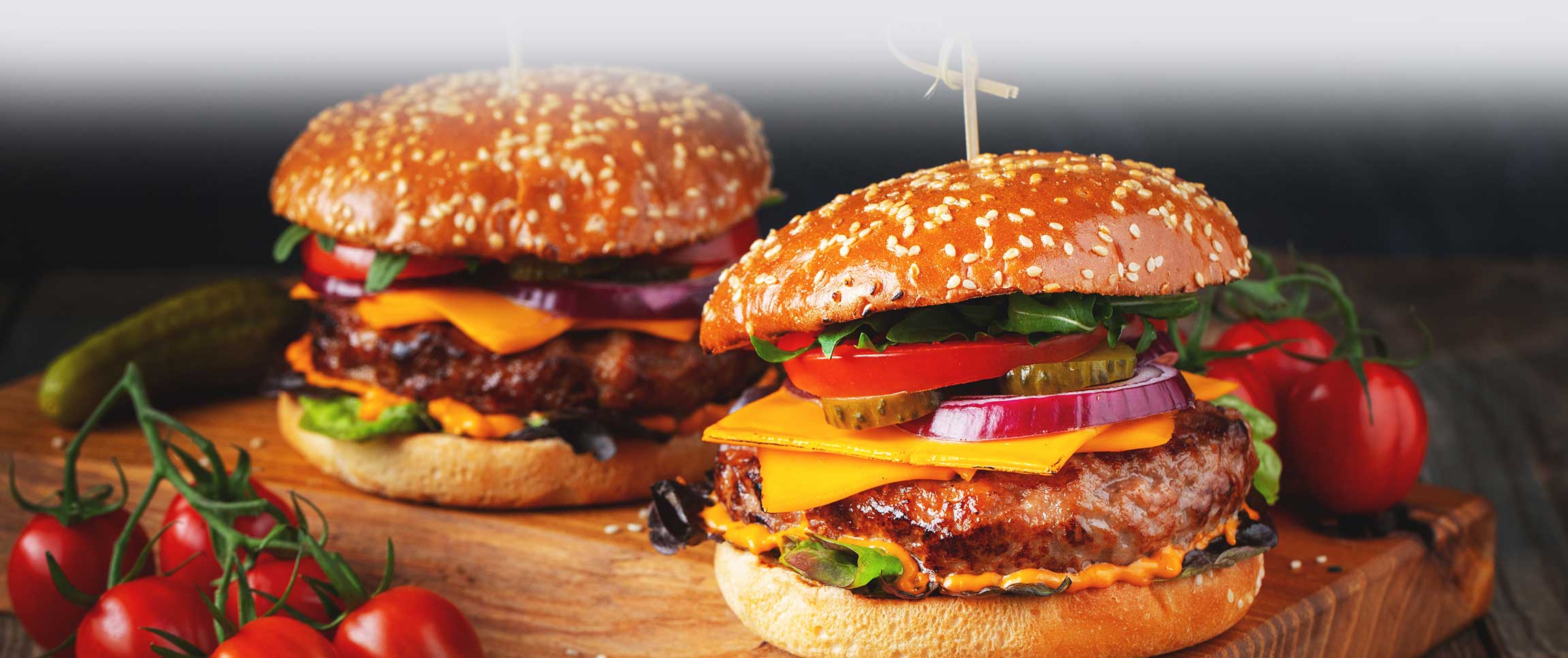 Hero - Full Width/performancefoodservice-recipes-ChiliCrustedBurger-herofull