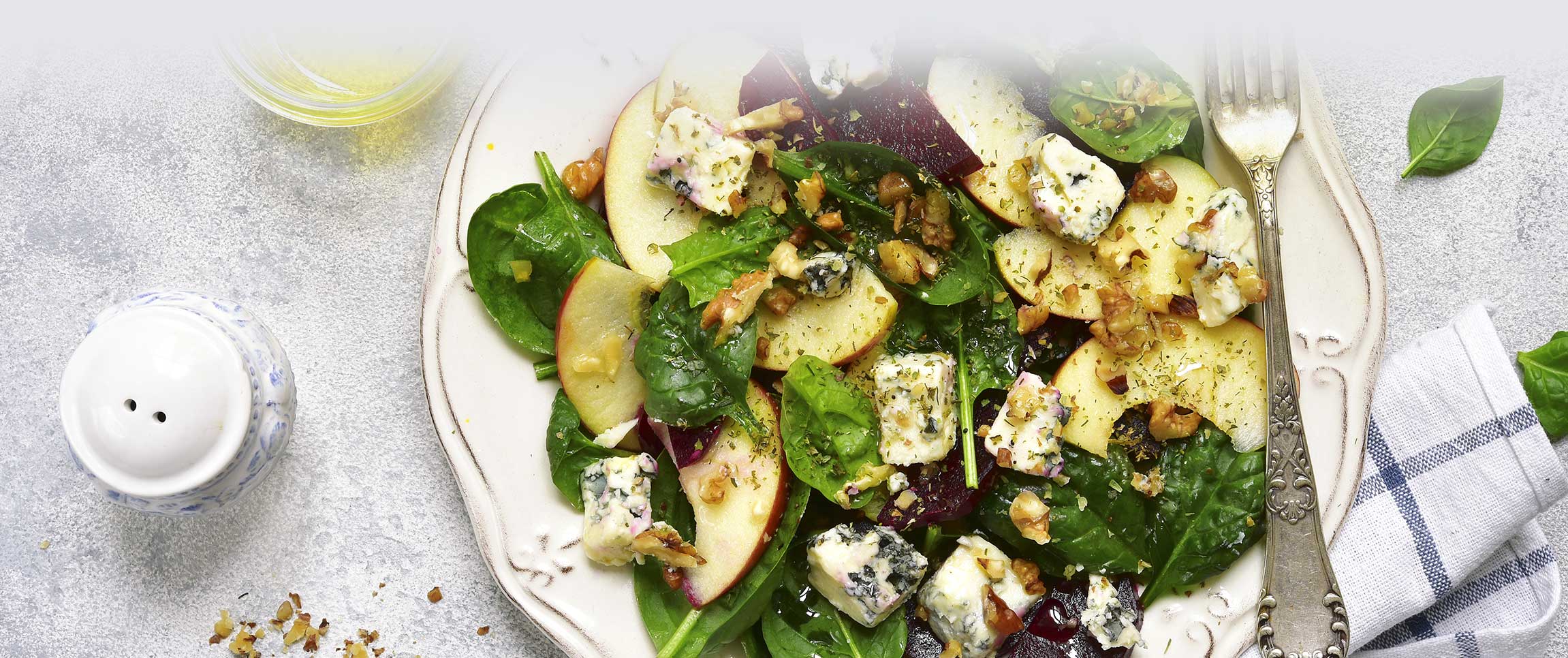Hero - Full Width/performancefoodservice-recipes-AppleWalnutGorgonzolaSalad-herofull