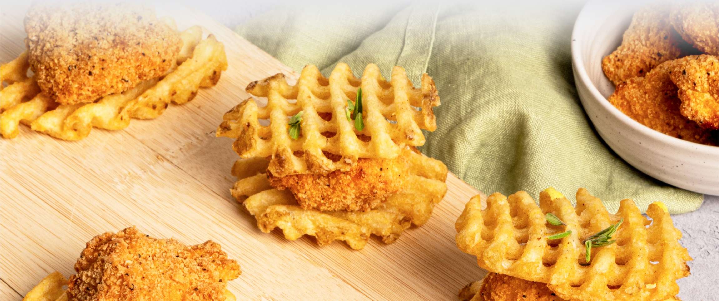 Hero - Full Width/performancefoodservice-Recipes-Chicken_and_Waffle_Fries-heroFull