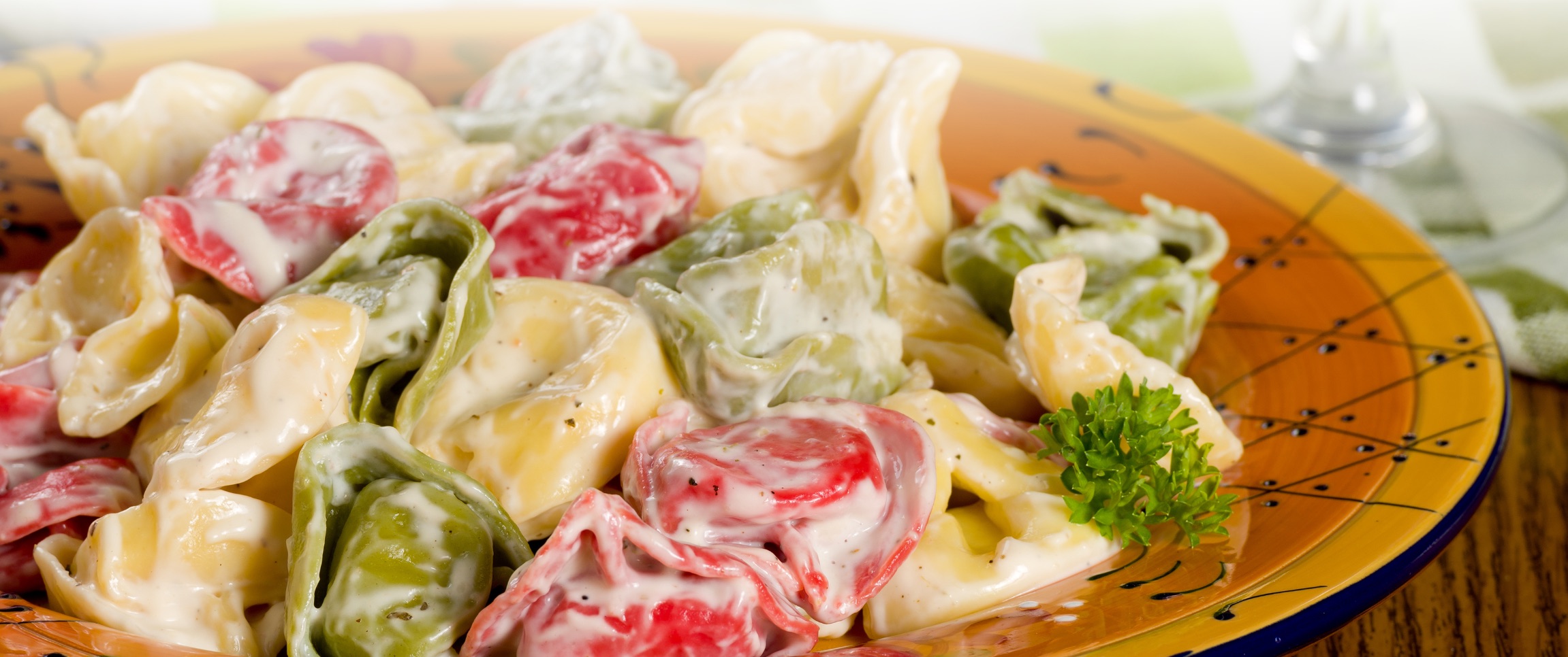 Hero - Full Width/performancefoodservice-recipes-tri-color-tortellini-parmesan-peppercorn-salad_heroFull