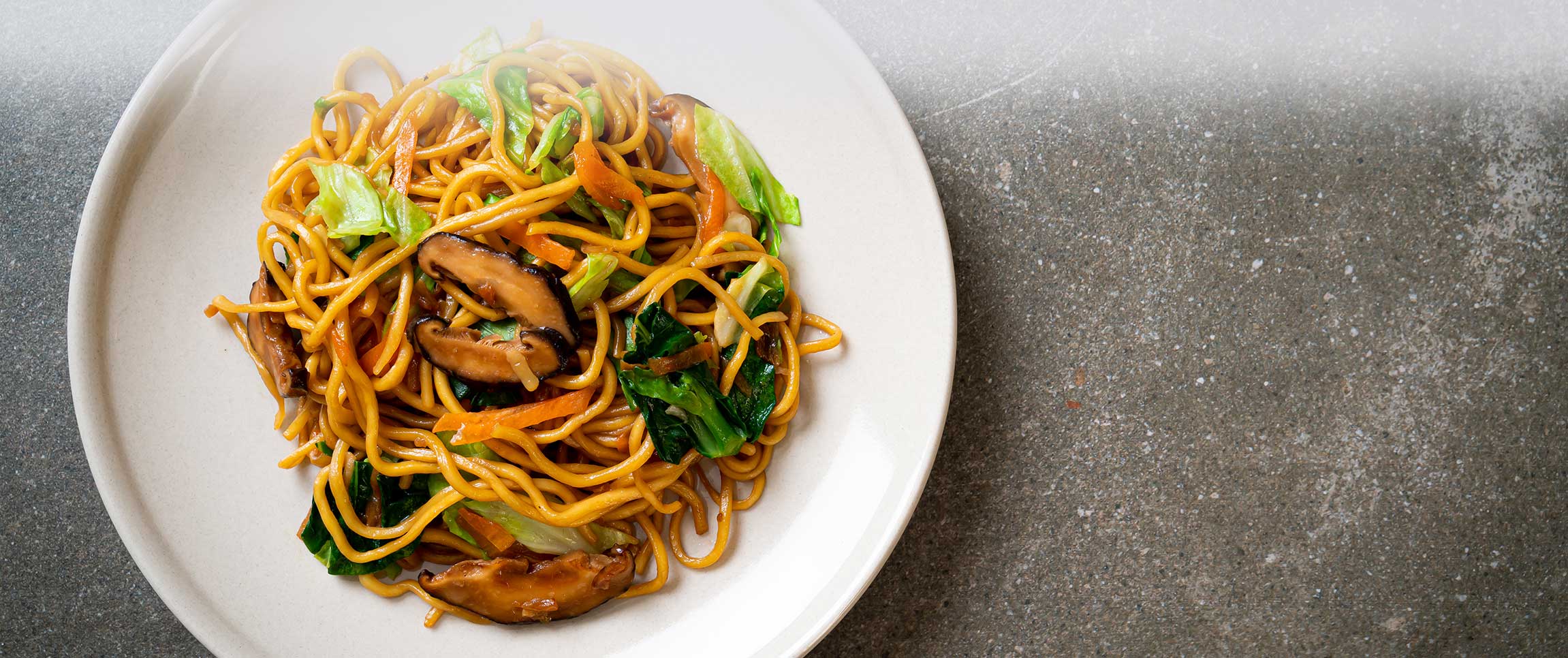 Hero - Full Width/Performancefoodservice-recipe-garlicbutteryakisoba-herofull