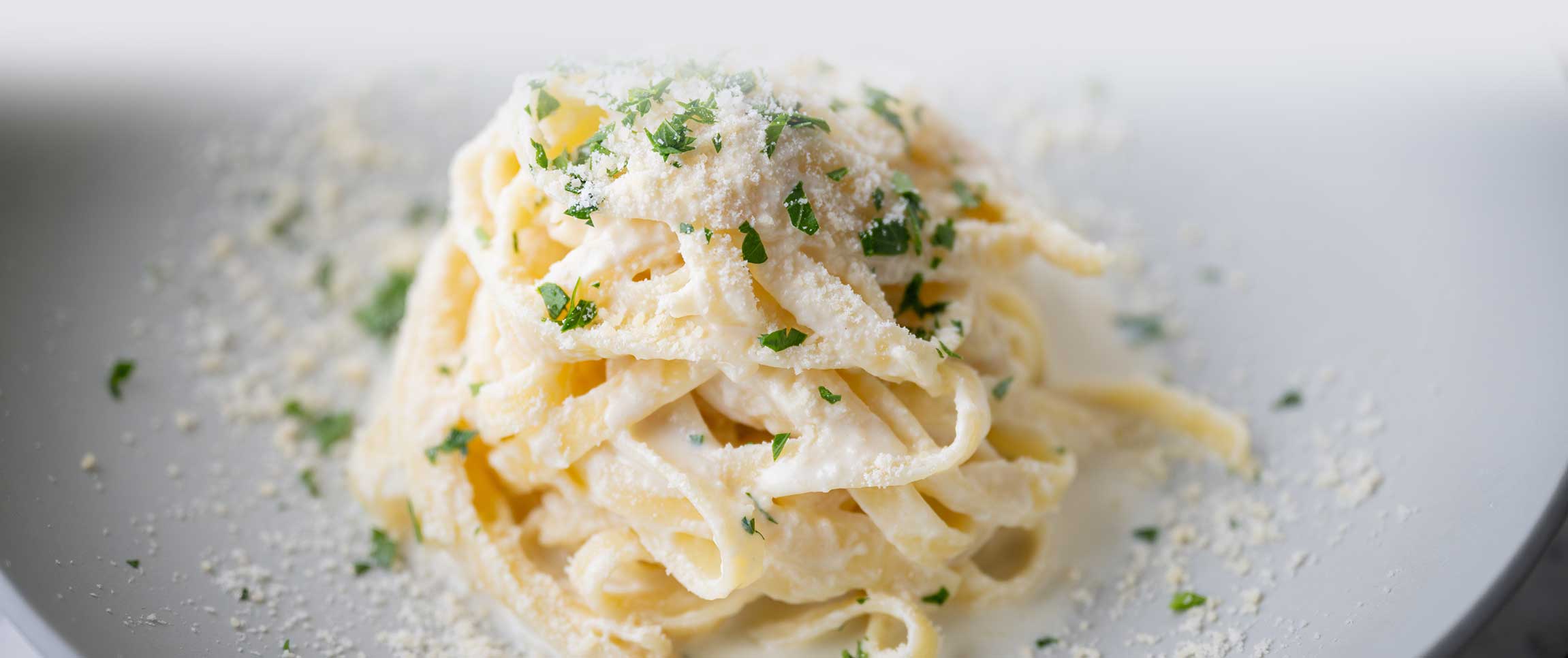 HeroFull/Performancefoodservice-NewInStock-Luigi_Alfredo_Sauce-herofull