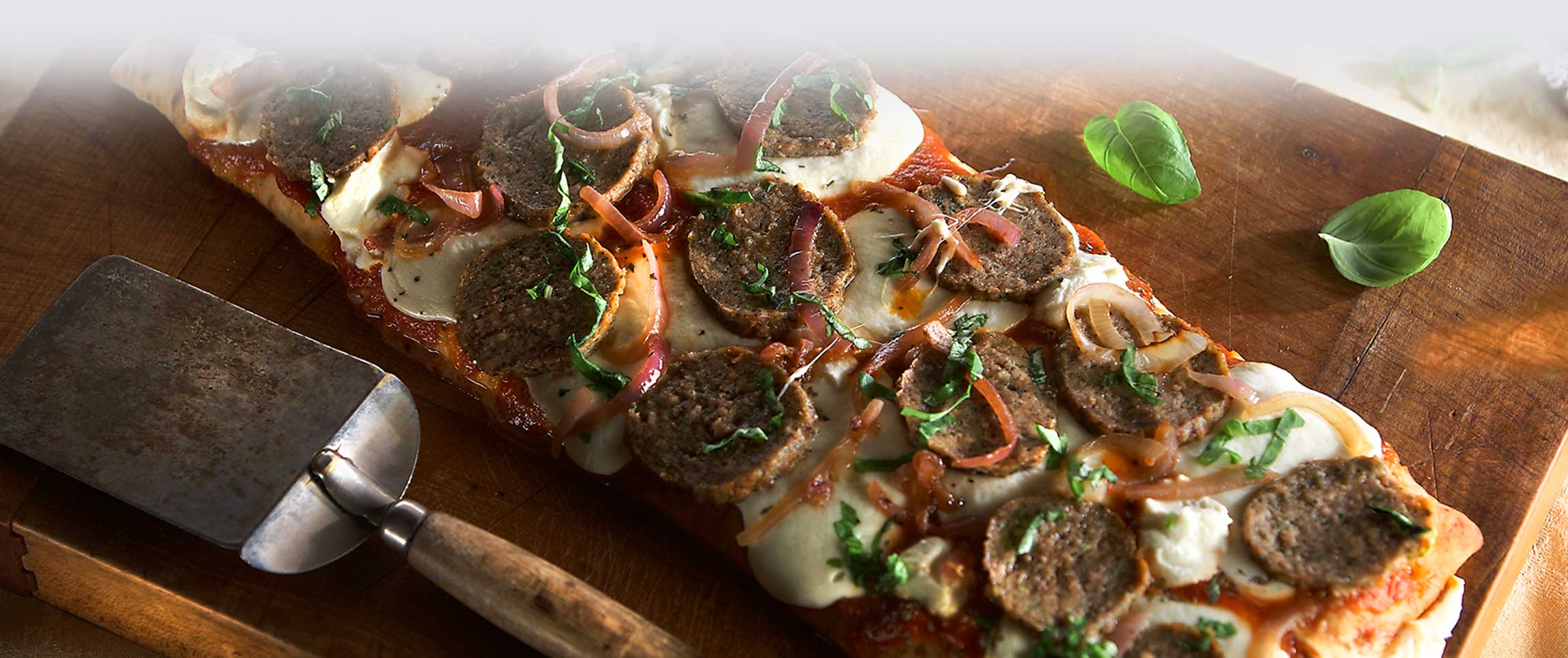 Hero - Full Width/performancefoodservice-recipes-GrilledMBPestoFlatbread-herofull