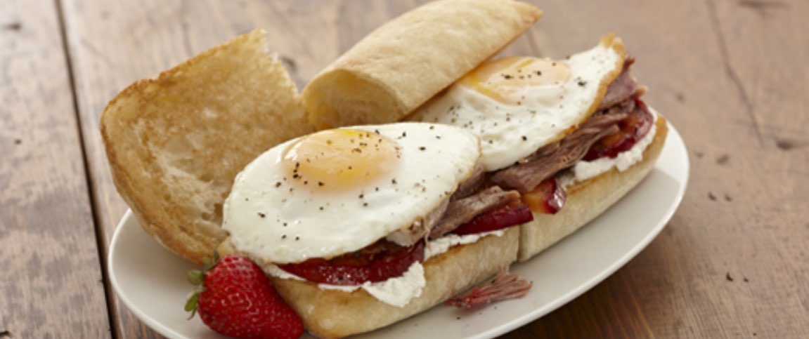 Feature/performancefoodservice-Recipes-PULLEDPORKSANDWICH-heroFull
