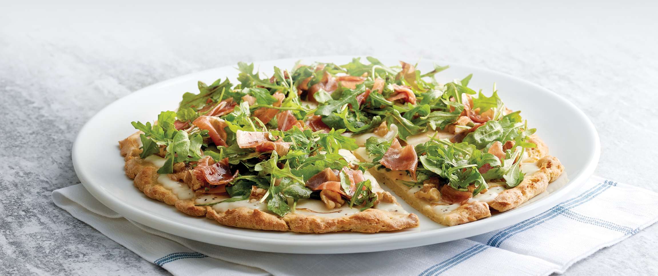 Hero - Full Width/Performancefoodservice-Recipes-Pear_Prosciutto_and_Arugula_Pizza-herofull
