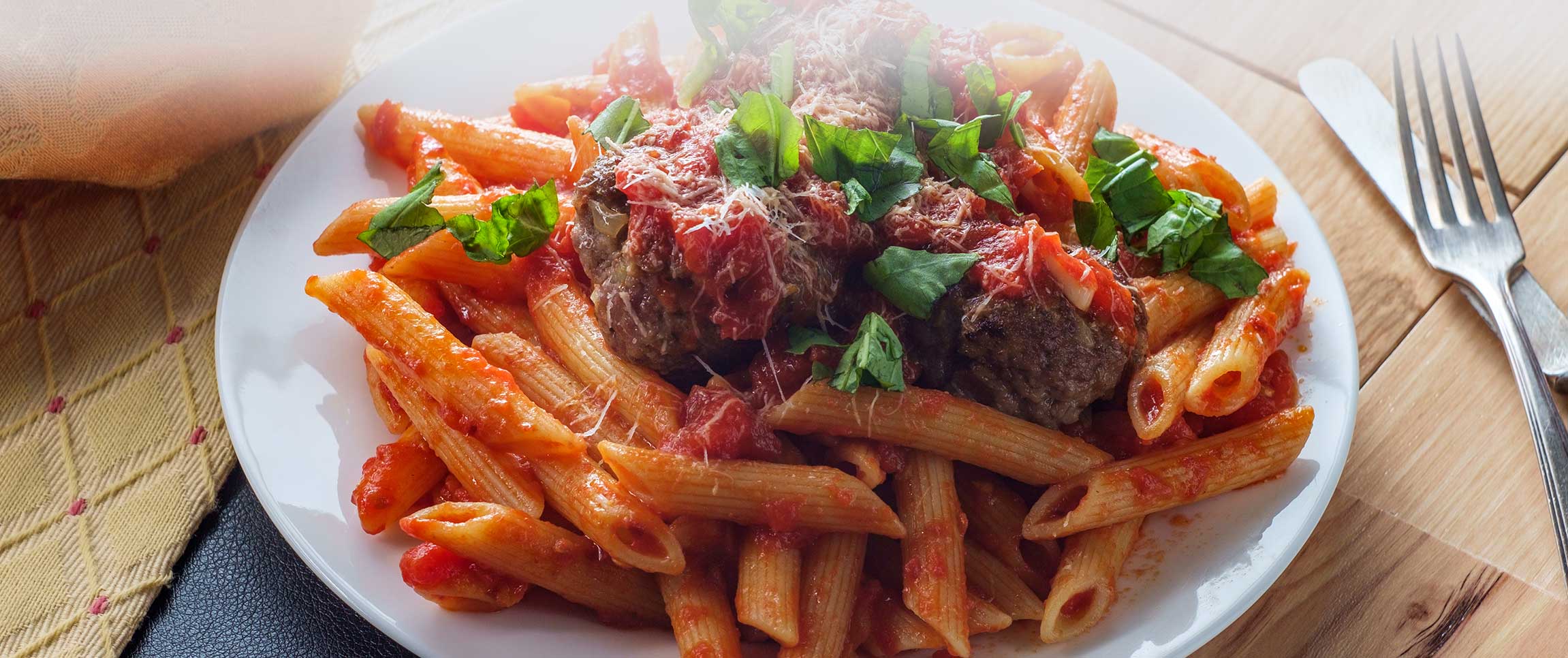 Hero - Full Width/performancefoodservice-recipe-GF_Meatball_Penne-HeroFull