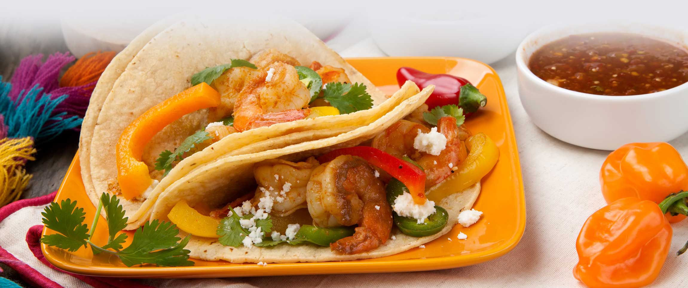 Hero - Full Width/performancefoodservice-recipes-BuffaloShrimpFajitas-herofull