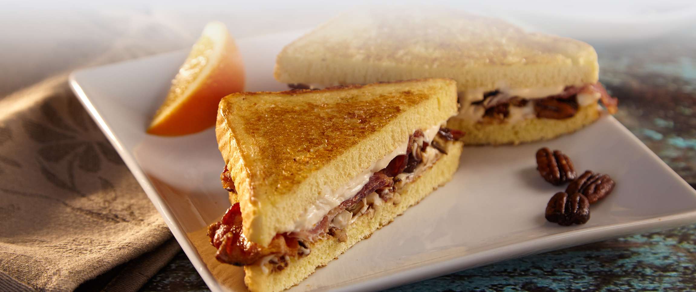 Articles/Performancefoodservice-Recipes-French_Toast_Sandwich-herofull
