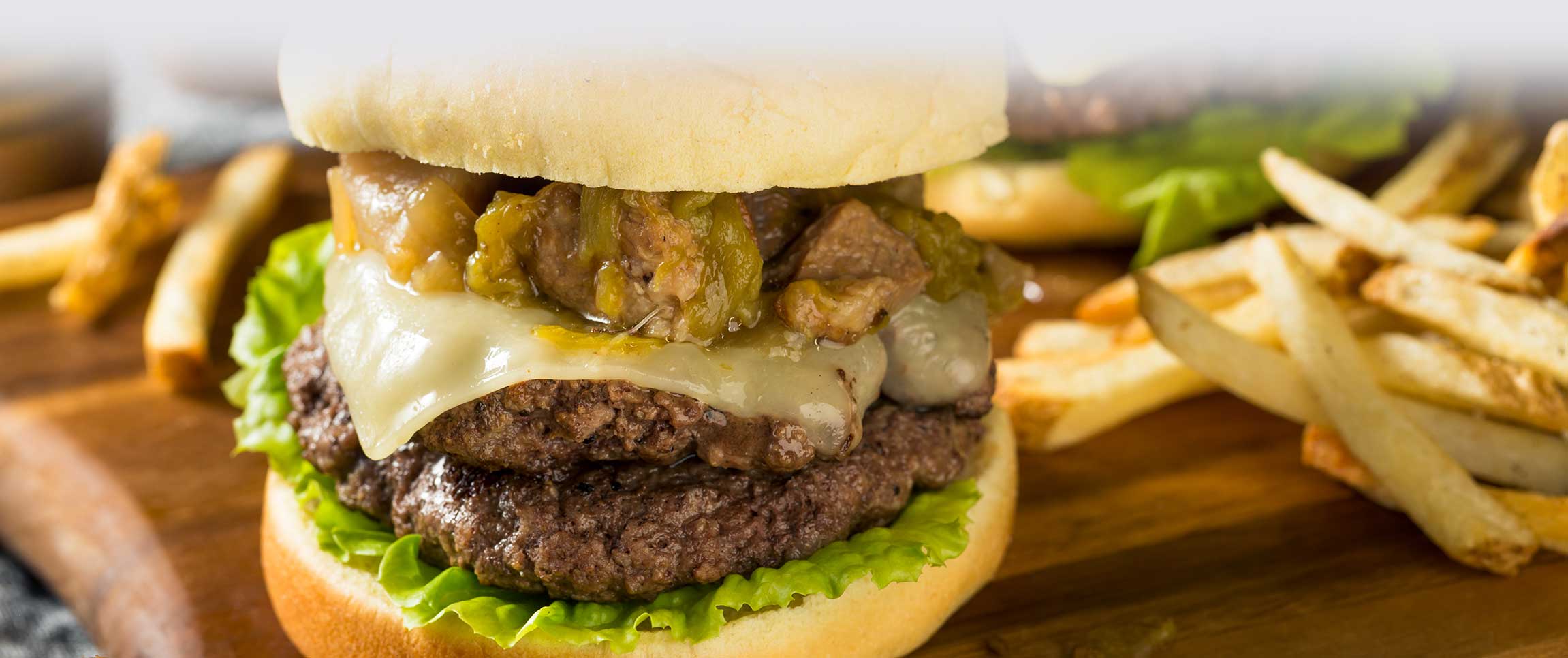 Hero - Full Width/performancefoodservice-recipes-GreenChiliBurger-herofull
