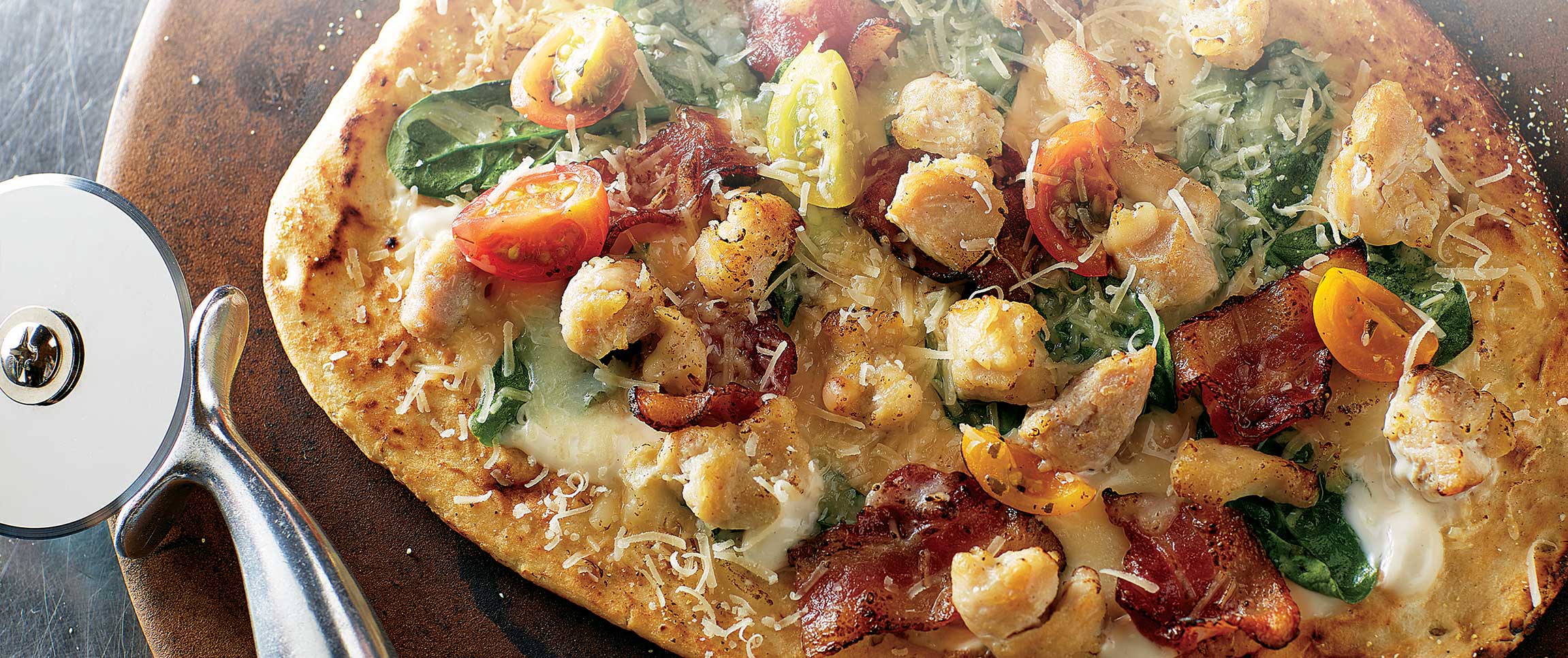 Hero - Full Width/performancefoodservice-Recipes-ChickenBaconSpinachFlatbread-heroFull