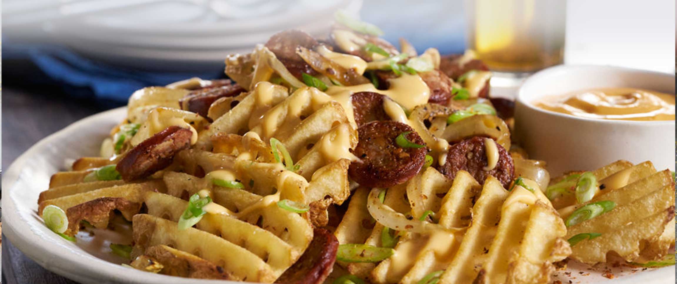 Hero - Full Width/Performancefoodservice-recipe-beerbratloadedfries-herofull