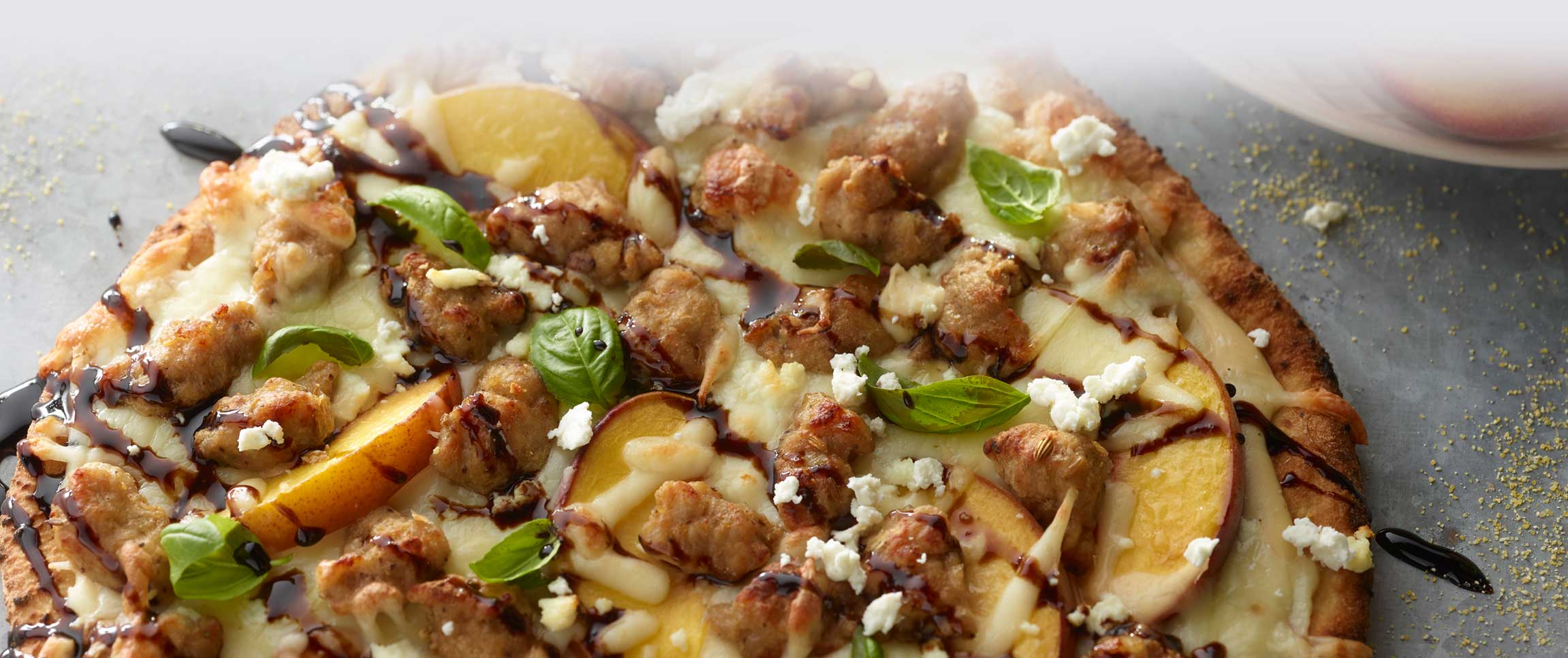 Hero - Full Width/performancefoodservice-Recipes-KeepinItPeachyPizza-herofull