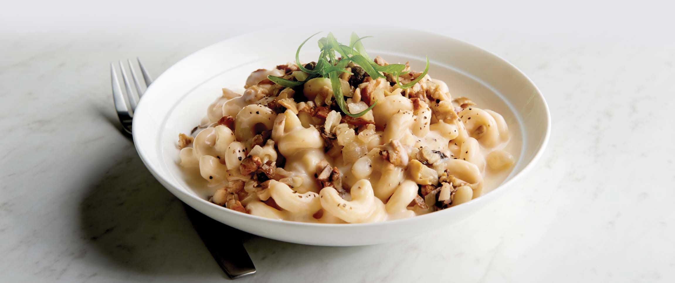 Hero - Full Width/performancefoodservice-recipes-Wild-Mushroom-and-White-Cheddar-Pasta-herofull