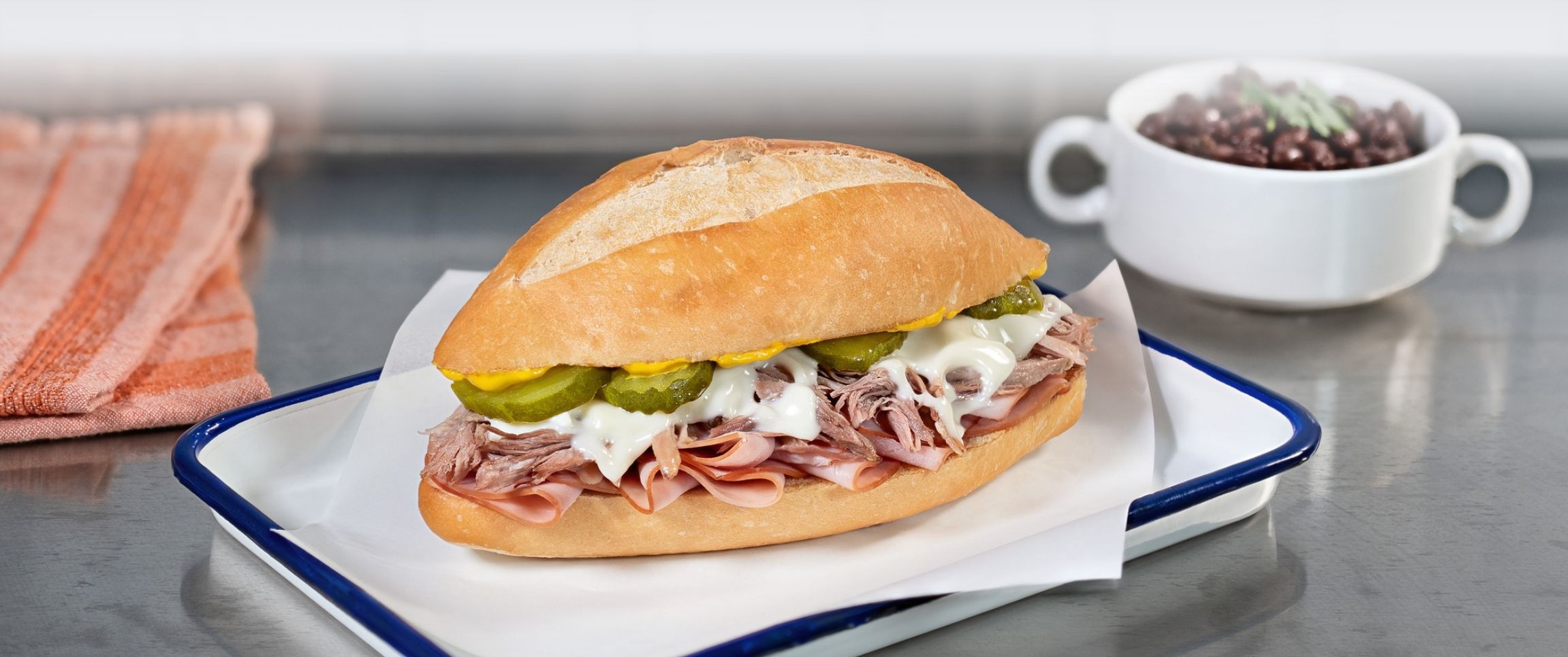 performancefoodservice-NIS-Contigo_Rolls-HeroFull.jpg