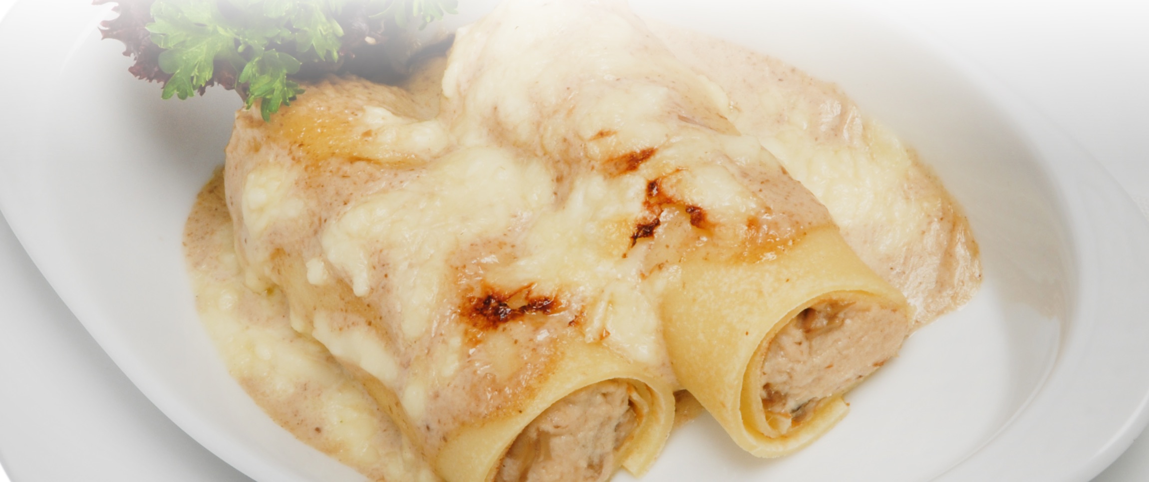 Hero - Full Width/performancefoodservice-recipes-creamed-turkey-medallion-stuffed-crepes_heroFull