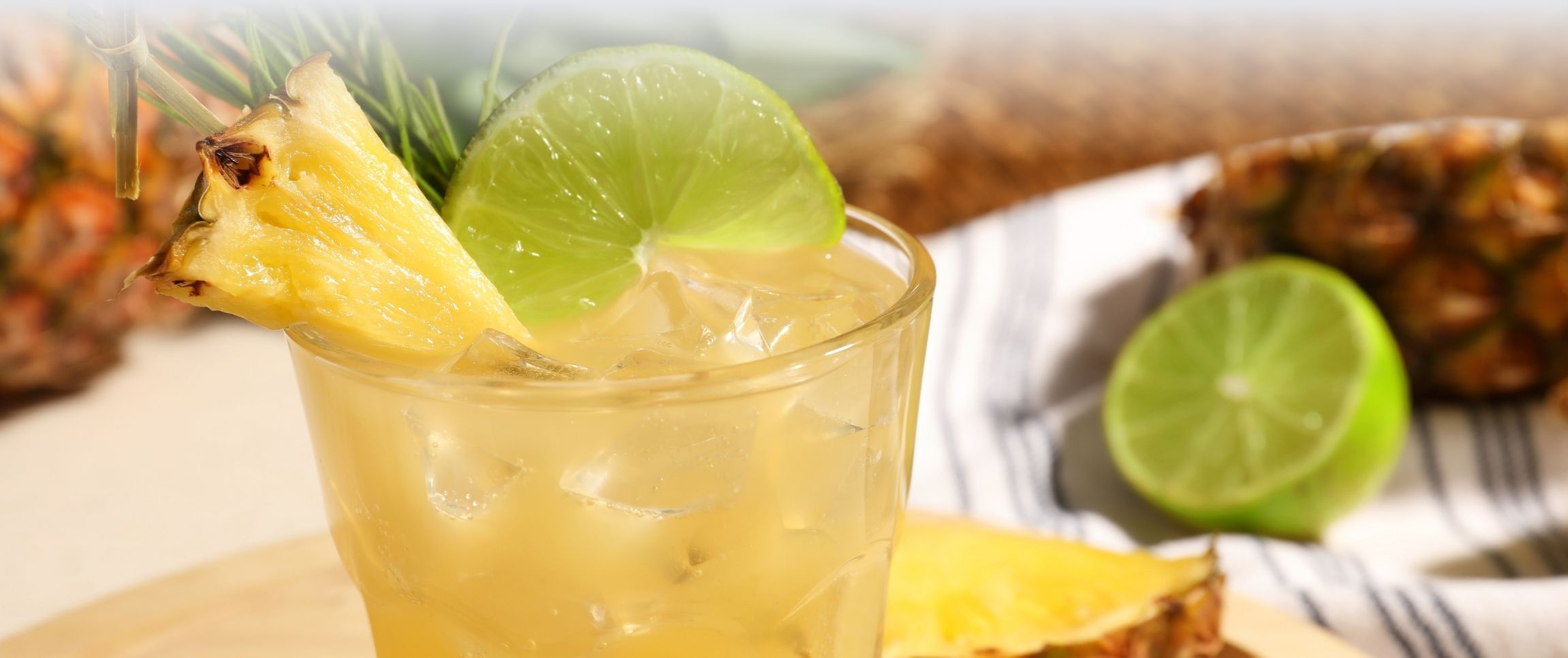 Articles/performancefoodservice-GetInspired-Happier_Hours-herofull
