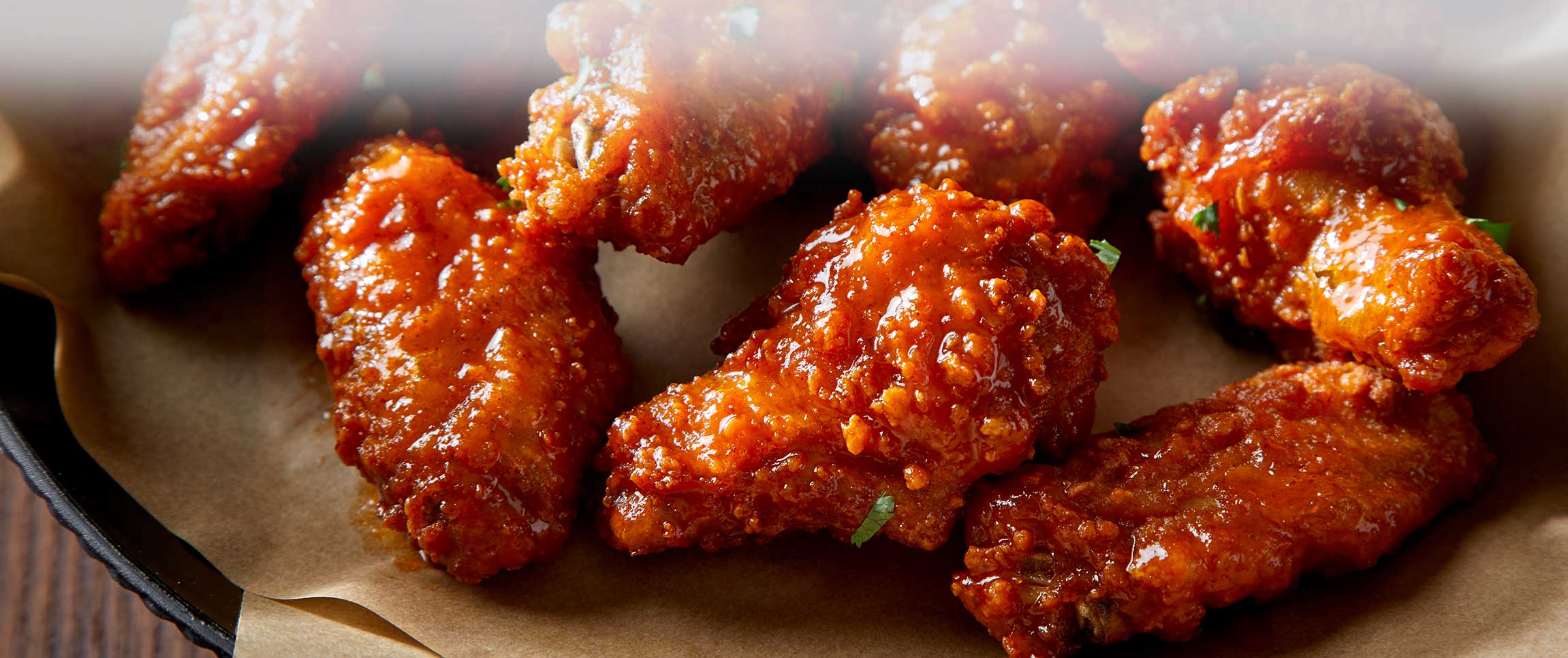 Hero - Full Width/performancefoodservie-DishRecipes-SrirachaWings-HeroFull