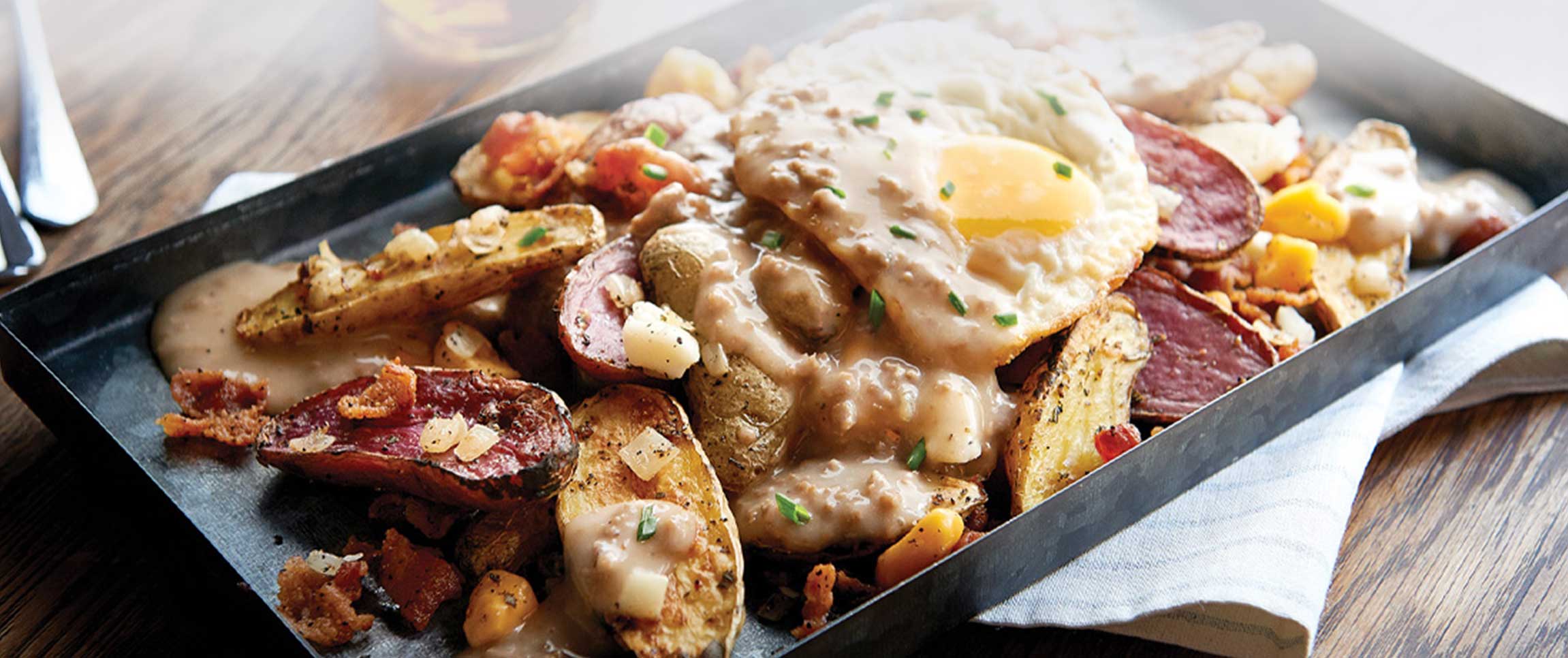 performancefoodservice-Recipes-SUNRISE_POUTINE_CHIVES-heroFull/performancefoodservice-Recipes-SunrisePoutine-Herofull