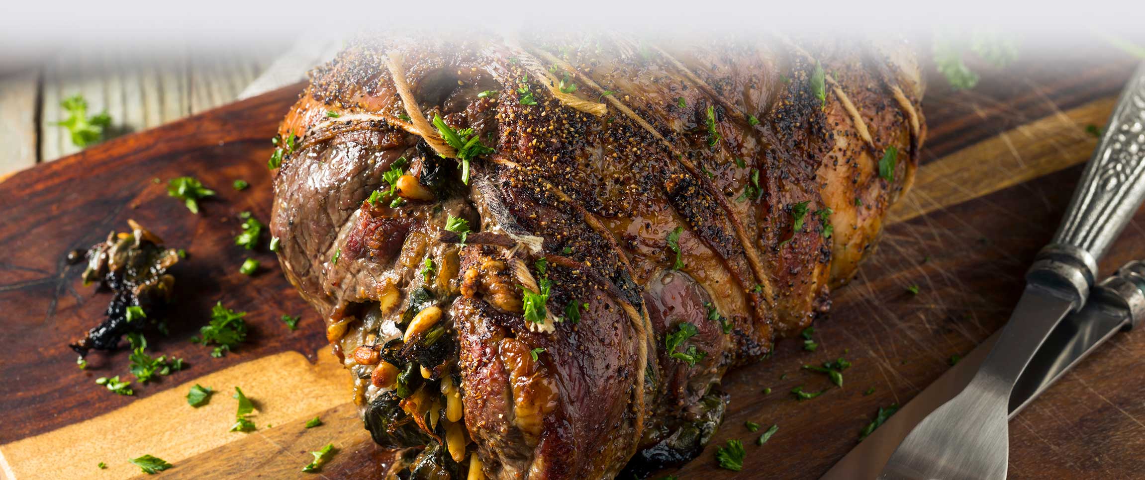 Hero - Full Width/performancefoodservice-recipes-RoastedLegofLamb-herofull