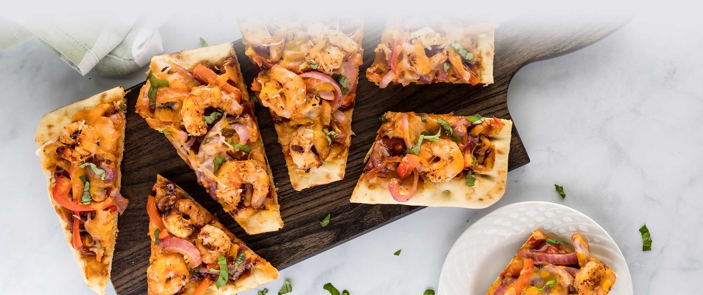 Hero - Full Width/performancefoodservice-recipes-MedShrimpFlatbread-herofull