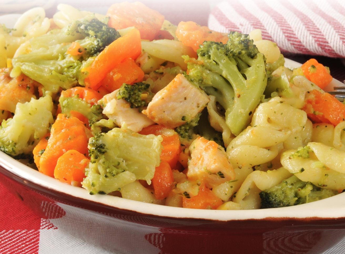 Hero - Half Width/performancefoodservice-Recipes-ASIAN_CHICKEN_PASTA_SALAD-heroHalf