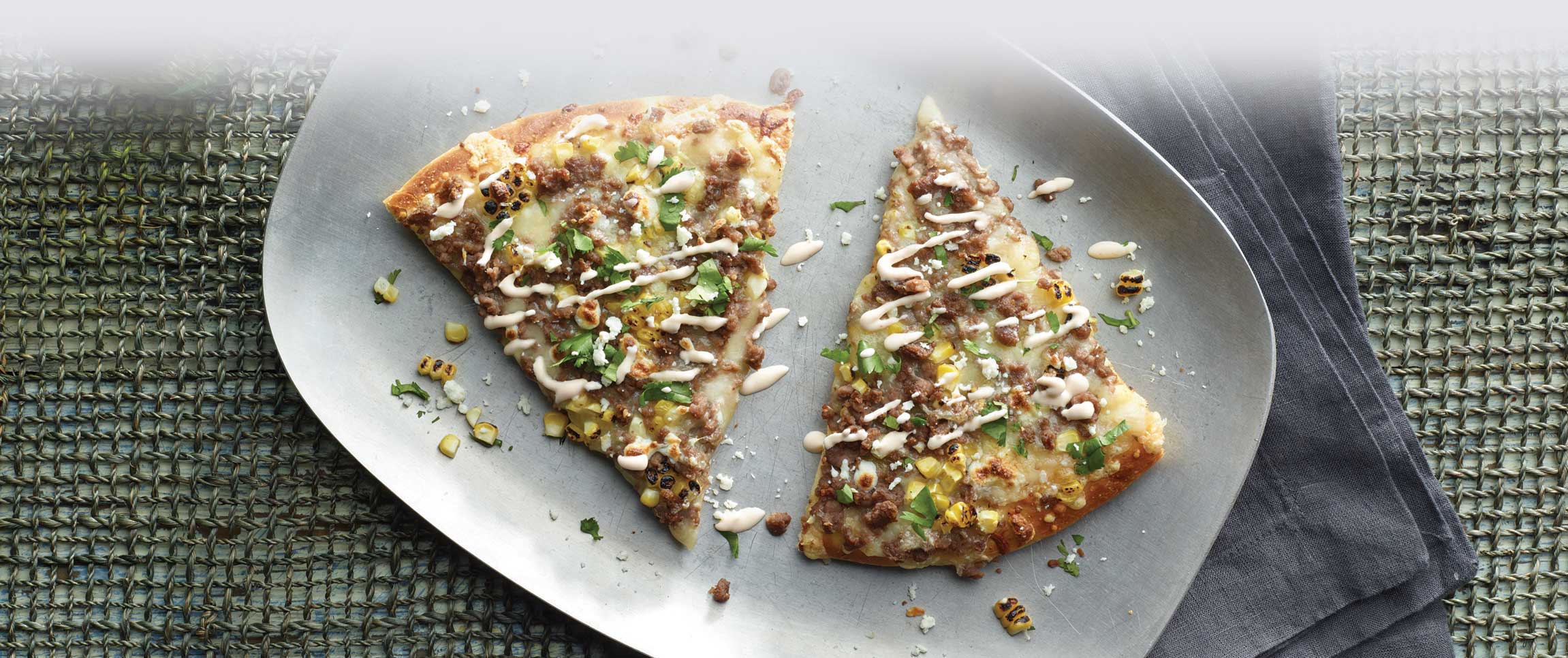 Hero - Full Width/performancefoodservice-recipes-NewMexicoBeefPizza-herofull